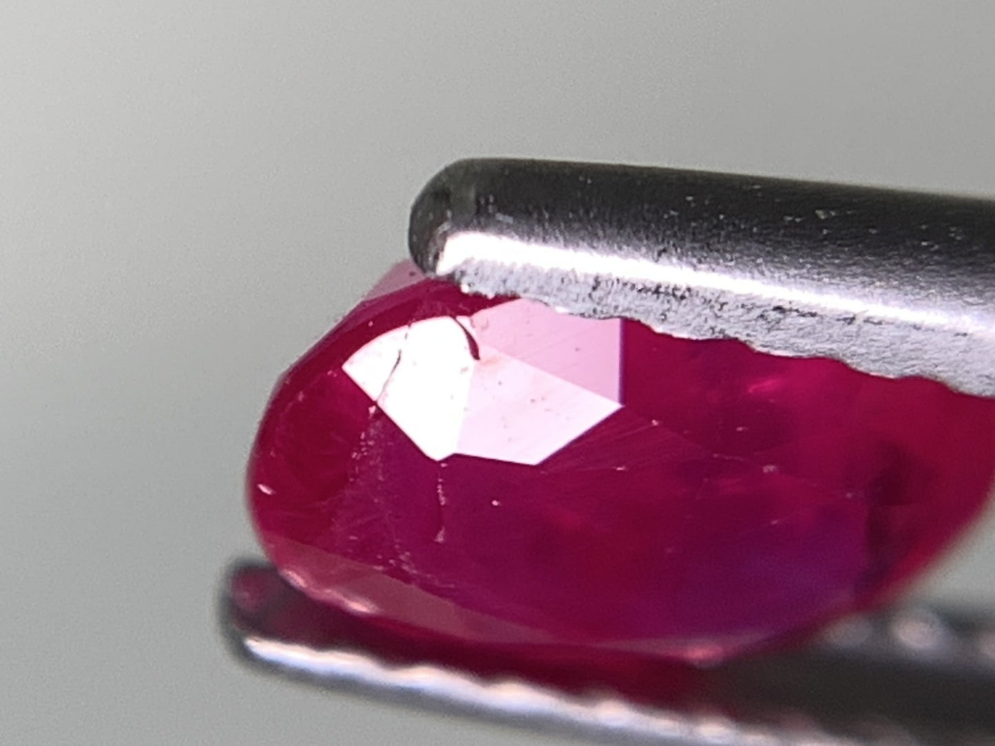 ルビー 天然 1.035ct 中央宝石ソーティング付き 6.71㎜×5.03㎜×3.45㎜ ルース( 裸石 ) 7965Y