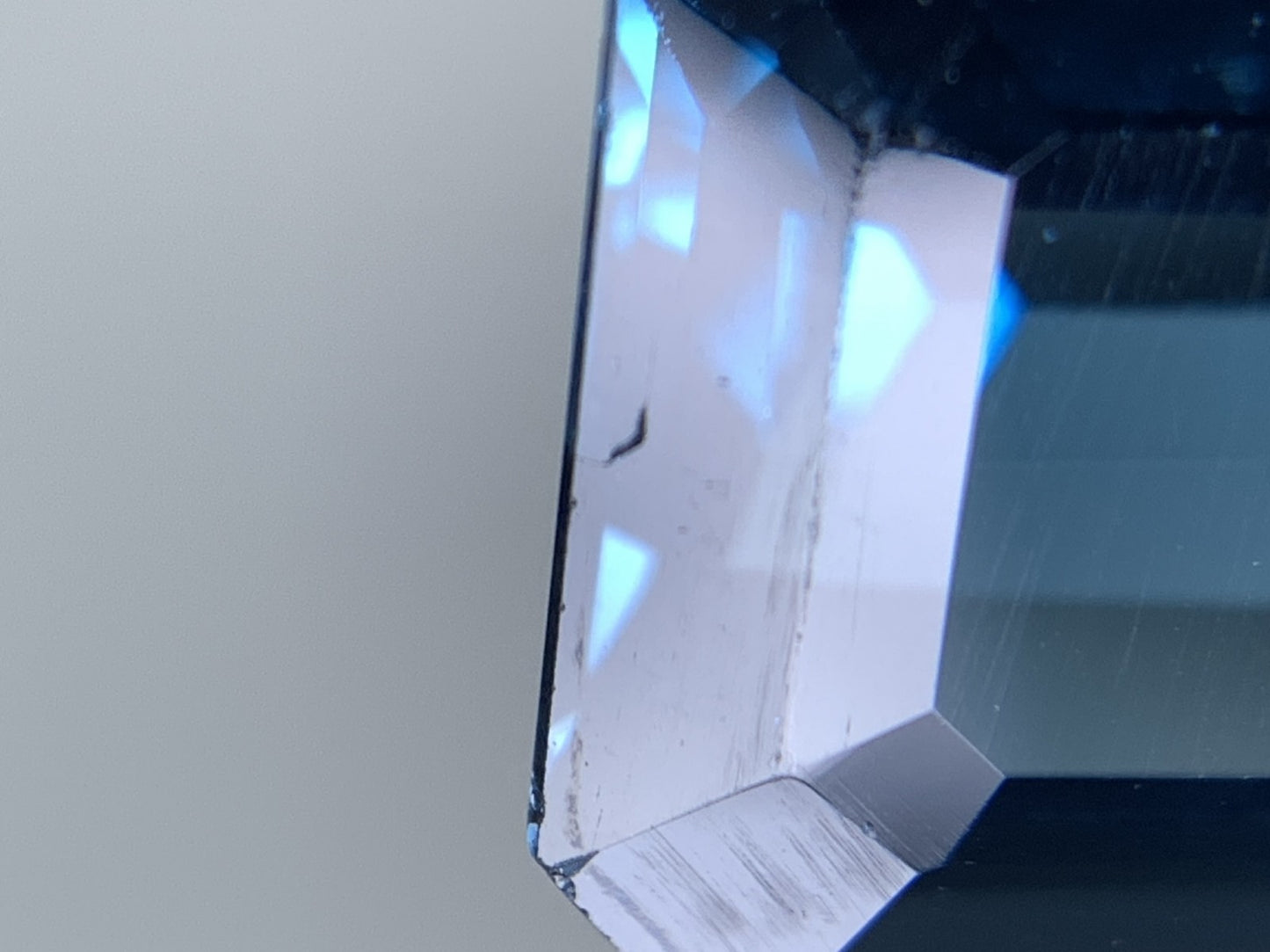 ロンドンブルートパーズ 天然 8.028ct 宝石鑑別書付き 13.73㎜×9.78㎜×6.17㎜ ルース( 裸石 ) 6679Y