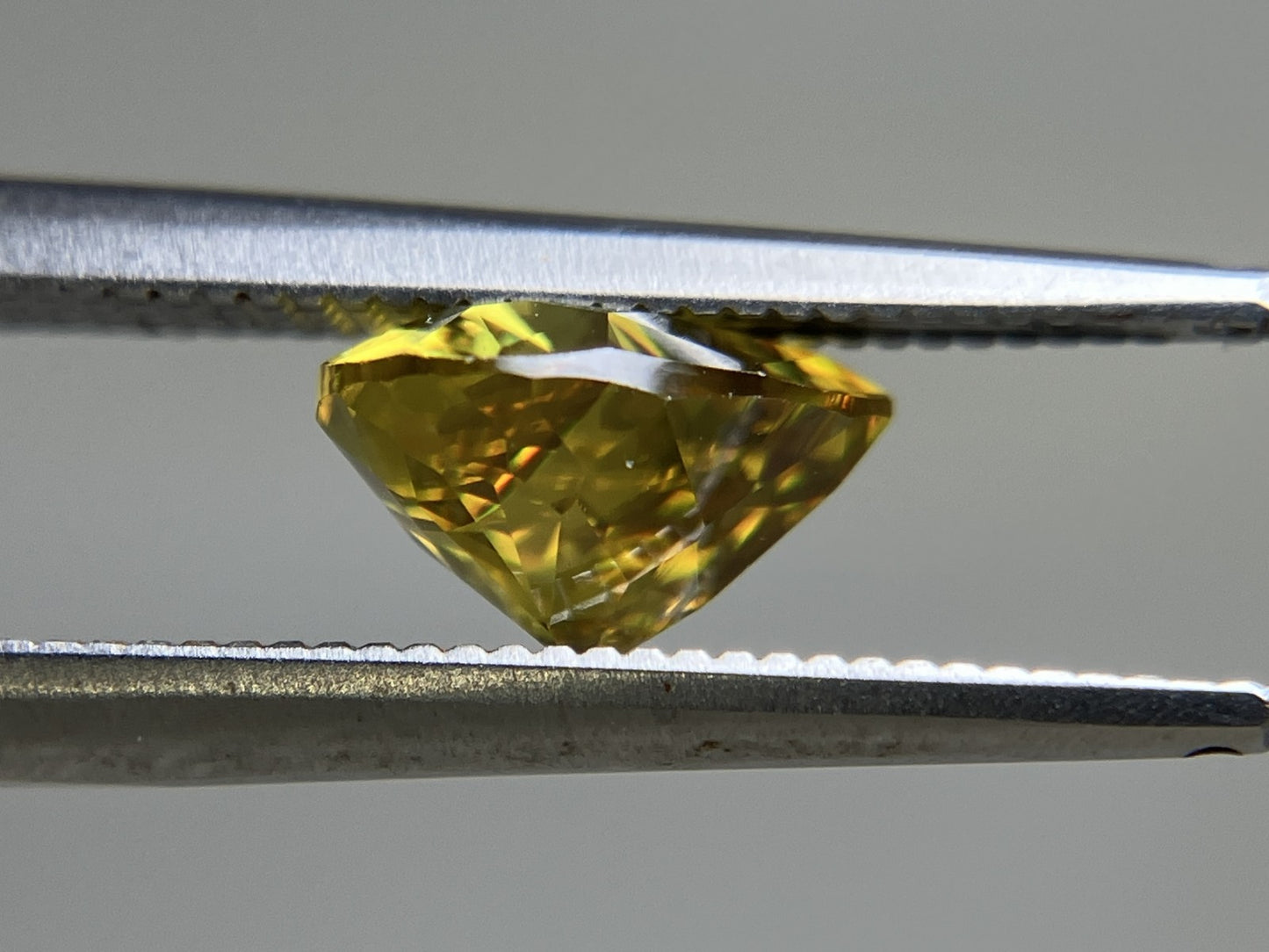 スフェーン 1.987ct 中央宝石ソーティング付き 7.92㎜×8.35㎜×4.84㎜ ルース( 裸石 ) 4259YY