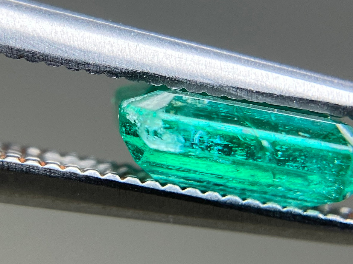 エメラルド 天然 1.131ct 中央宝石ソーティング付き 7.64㎜×5.76㎜×3.04㎜ ルース( 裸石 ) 7591YY