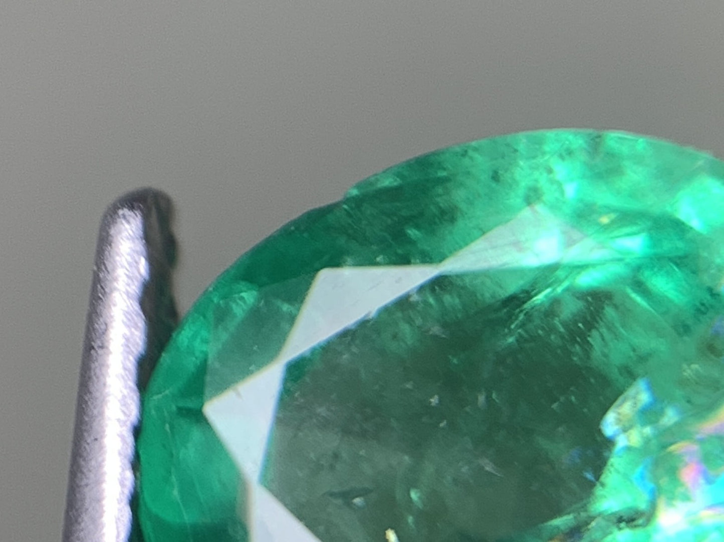 エメラルド 1.269ct 宝石ソーティング付き 7.9㎜×5.9㎜×4.1㎜ ルース( 裸石 ) 2562Y