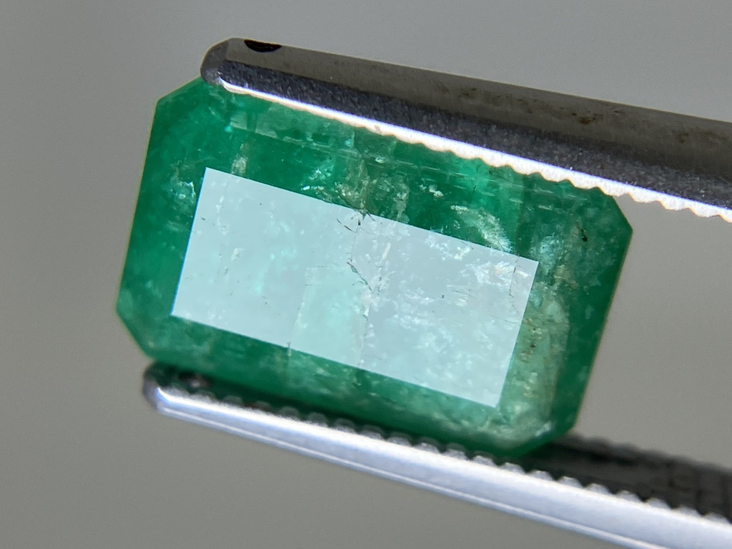エメラルド 2.774ct 中央宝石ソーティング付き 10.23㎜×6.60㎜×4.52㎜ ルース( 裸石 ) 4652YY