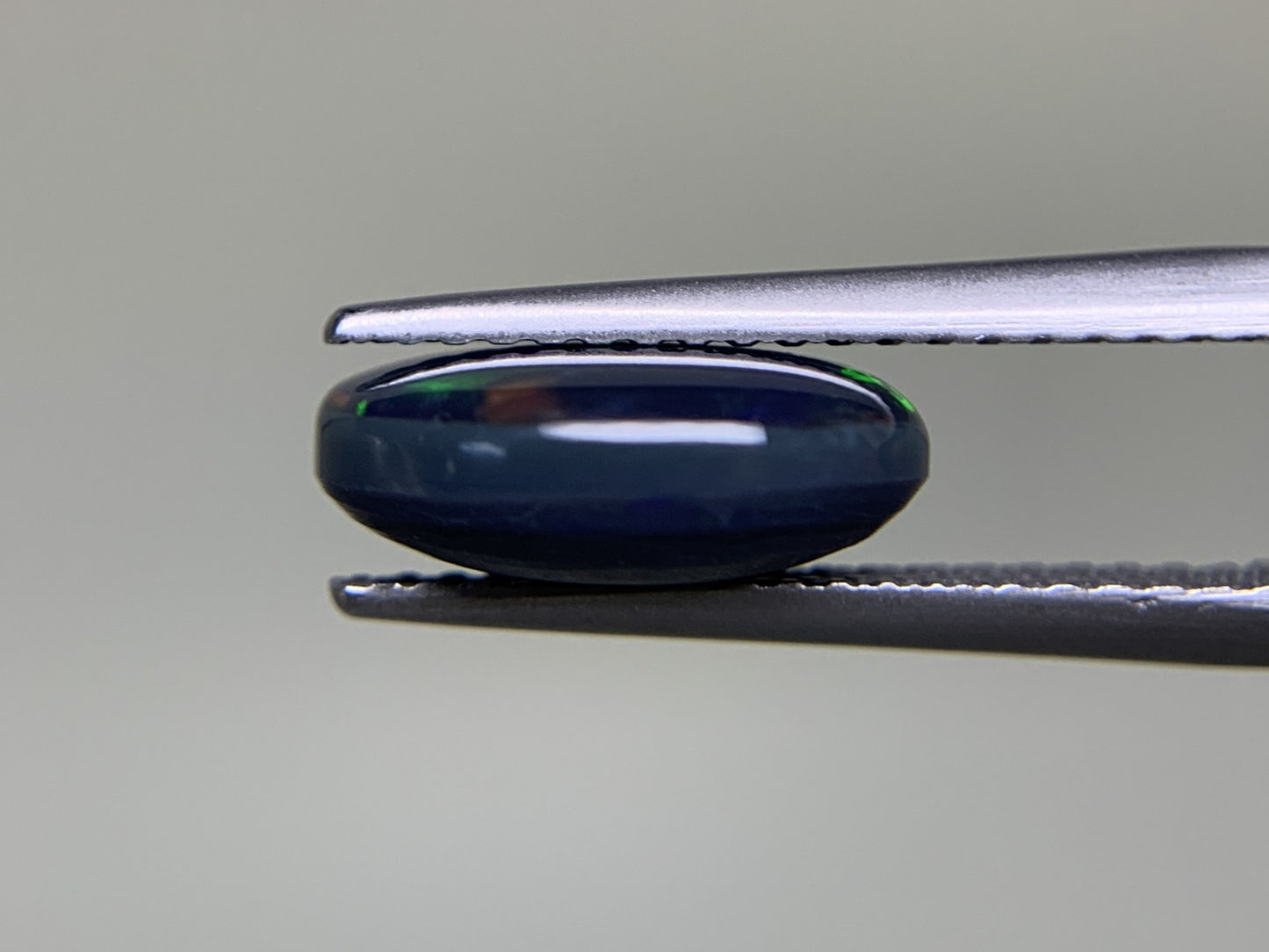 ブラックオパール 2.336ct 中央宝石ソーティング付き 10.9㎜×8.2㎜×4.2㎜ ルース( 裸石 ) 3736Y
