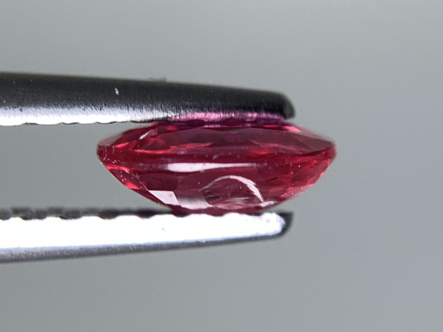 ルビー 天然 0.626ct 宝石ソーティング付き 5.7㎜×5.1㎜×2.2㎜ ルース( 裸石 ) 8012Y