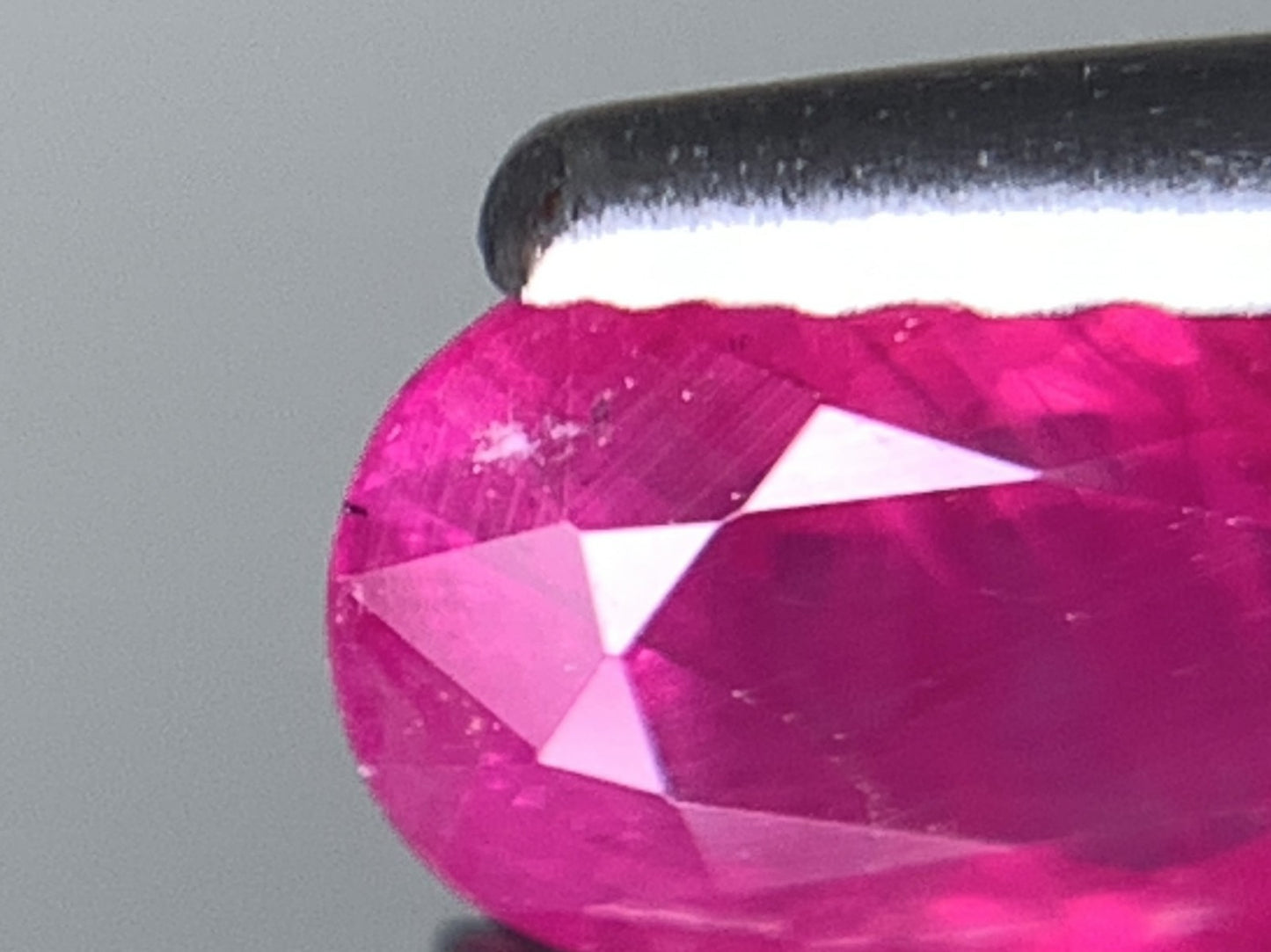 ルビー 天然 0.612ct 宝石ソーティング付き 6.0㎜×4.0㎜×2.5㎜ ルース( 裸石 ) 8001Y