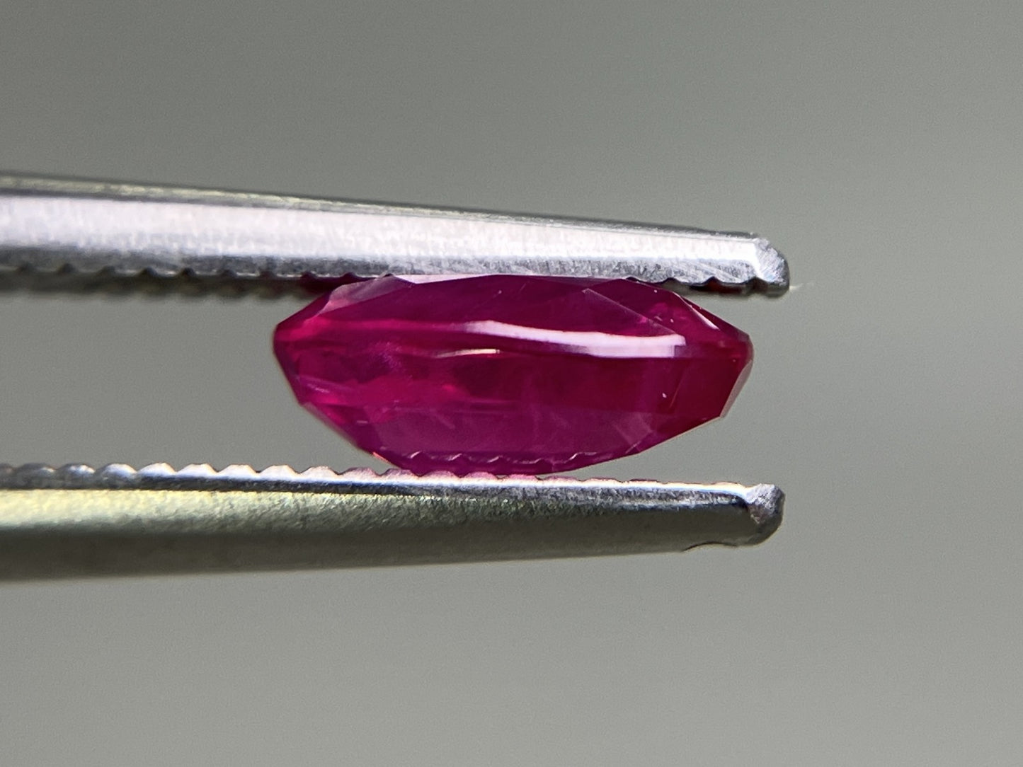ルビー 1.125ct 中央宝石ソーティング付き 7.19㎜×5.30㎜×2.91㎜ ルース( 裸石 ) 4379YY