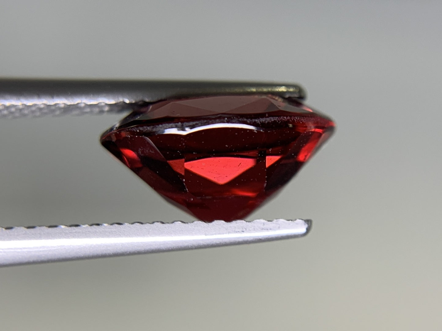 ガーネット 3.392ct 宝石ソーティング付き 10.3㎜×8.3㎜×5.2㎜ ルース( 裸石 ) 2045Y