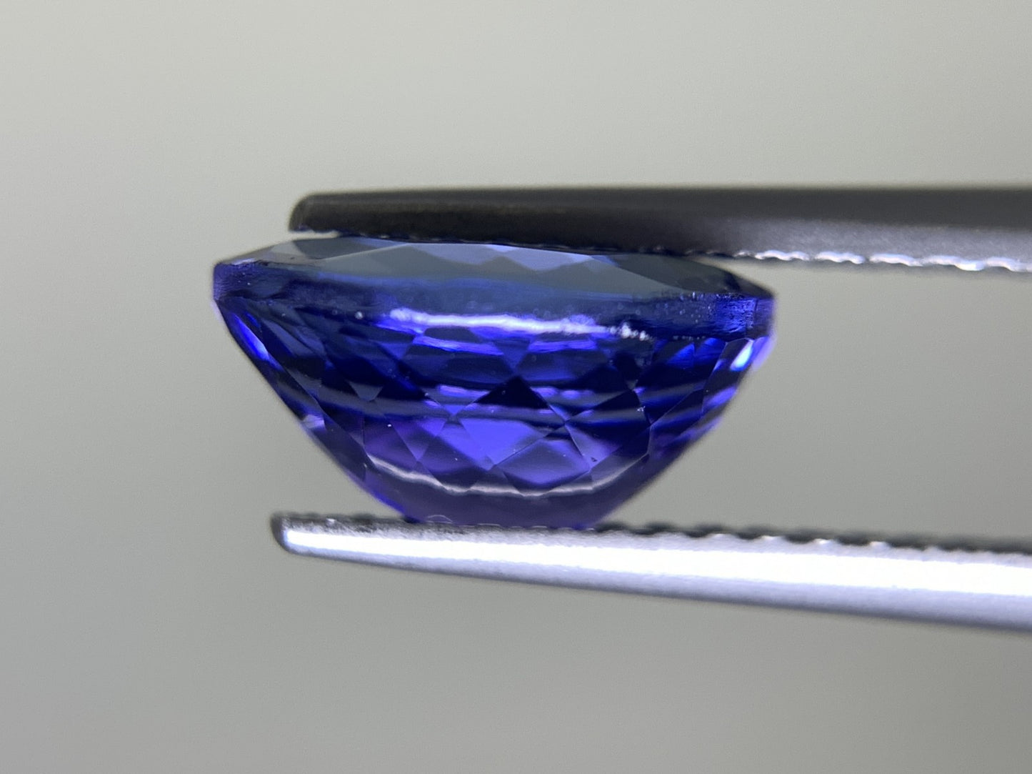 タンザナイト 2.456ct 宝石ソーティング付き 9.5㎜×7.3㎜×4.8㎜ ルース( 裸石 ) 2554Y