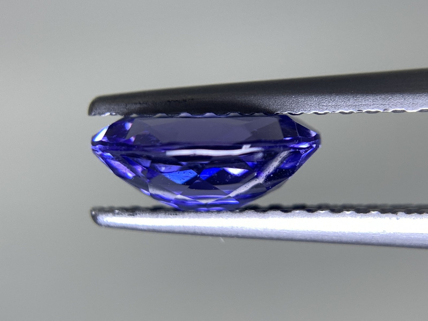 タンザナイト 1.303ct 宝石ソーティング付き 8.0㎜×6.1㎜×3.5㎜ ルース( 裸石 ) 2553Y