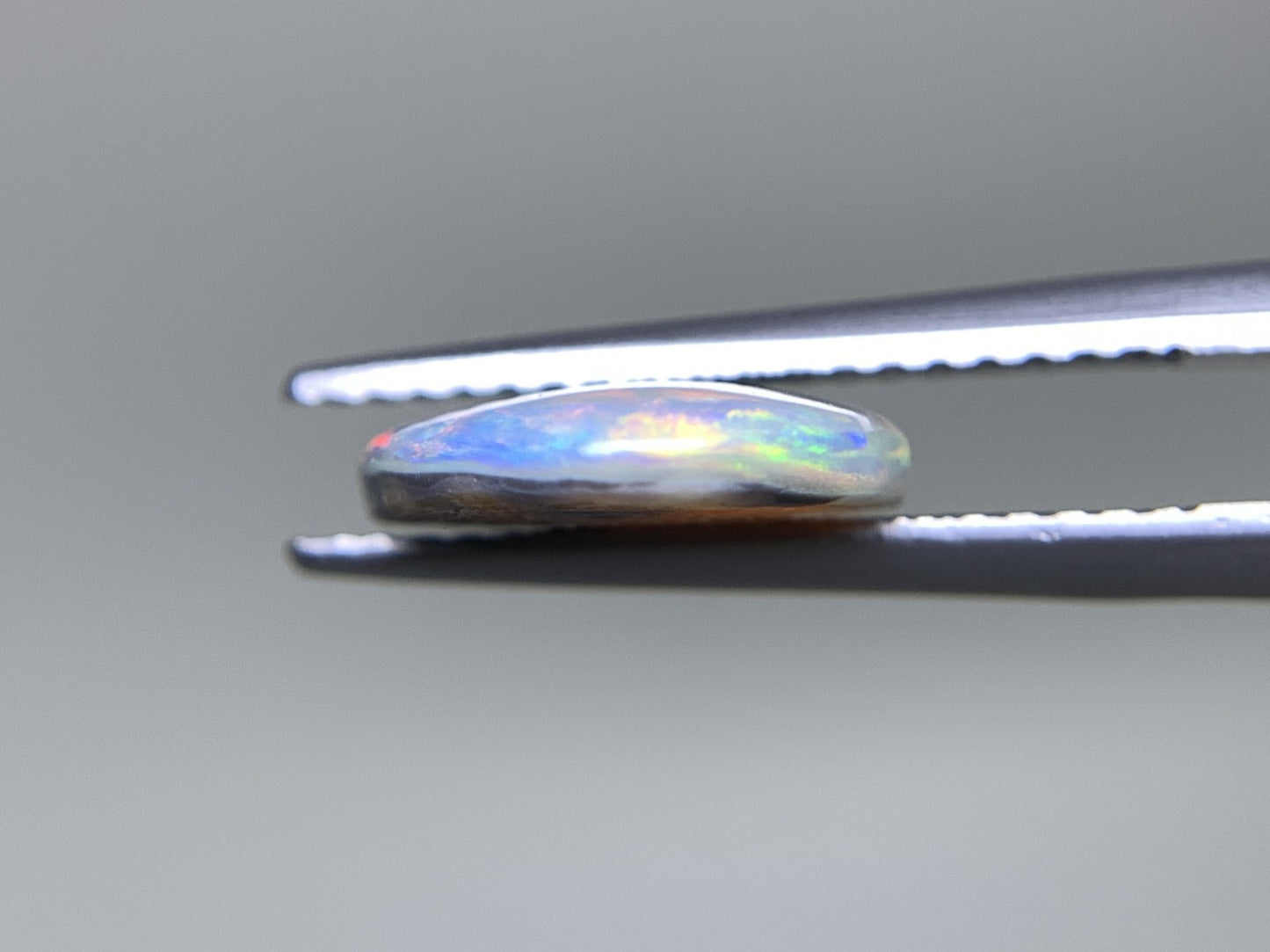 ブラックオパール 天然 2.261ct 中央宝石ソーティング付き 12.8㎜×10.4㎜×2.6㎜ 天然 ルース( 裸石 ) 5070Y
