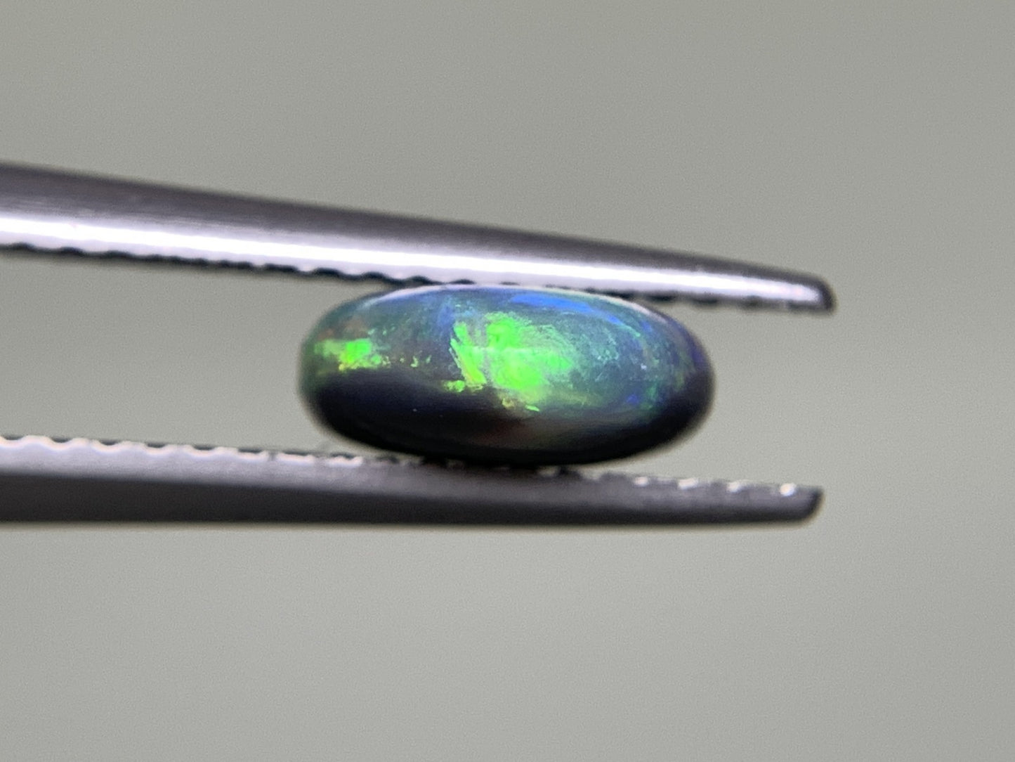 ブラックオパール 1.385ct 宝石ソーティング付き 8.4㎜×7.8㎜×3.3㎜ ルース( 裸石 ) 2544Y
