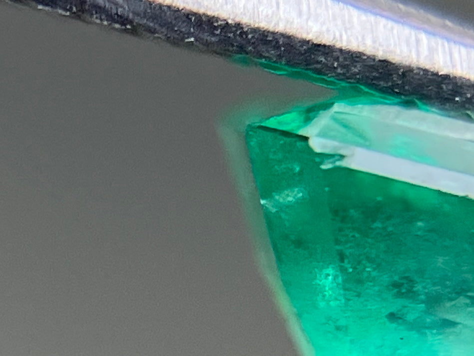 エメラルド 天然 0.561ct 中央宝石ソーティング付き 4.78㎜×4.73㎜×3.96㎜ ルース( 裸石 ) 7686YY