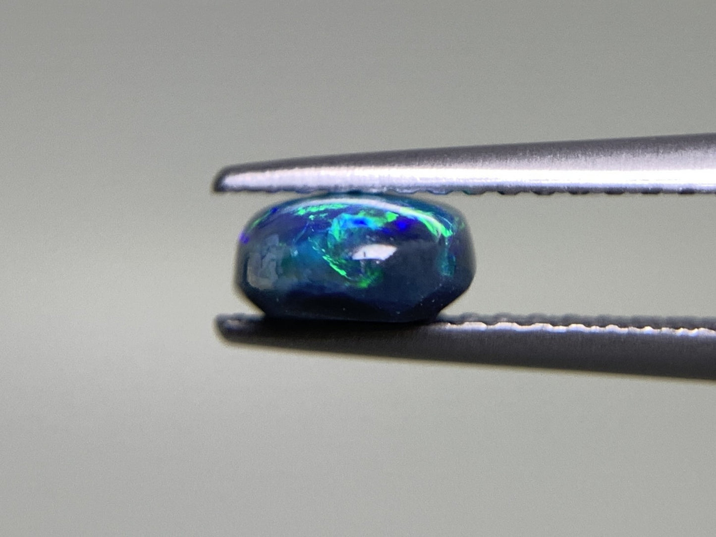 ブラックオパール 1.124ct 宝石ソーティング付き 8.9㎜×6.2㎜×3.1㎜ ルース( 裸石 ) 3018Y