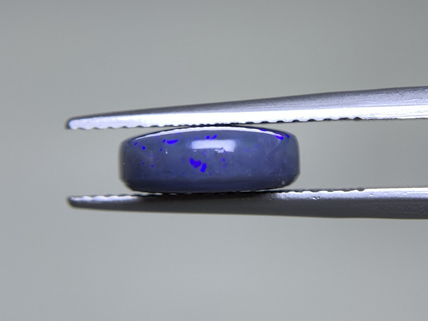 ブラックオパール 天然 3.768ct 中央宝石ソーティング付き 12.7㎜×10.6㎜×3.8㎜ 天然 ルース( 裸石 ) 5064Y