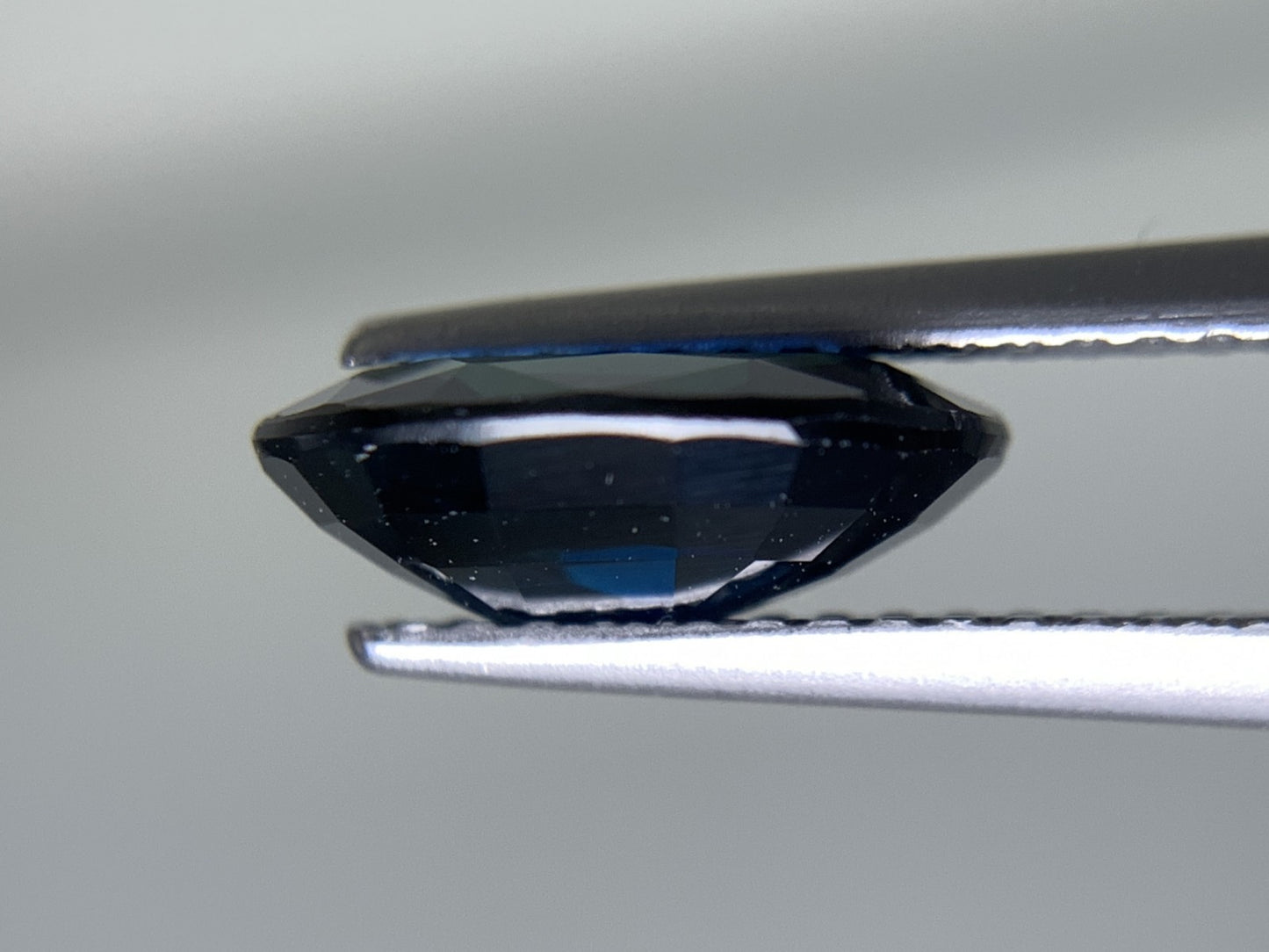 サファイア 天然 2.630ct 中央宝石ソーティング付き 10.10㎜×7.82㎜×3.64㎜ ルース( 裸石 ) 5662Y
