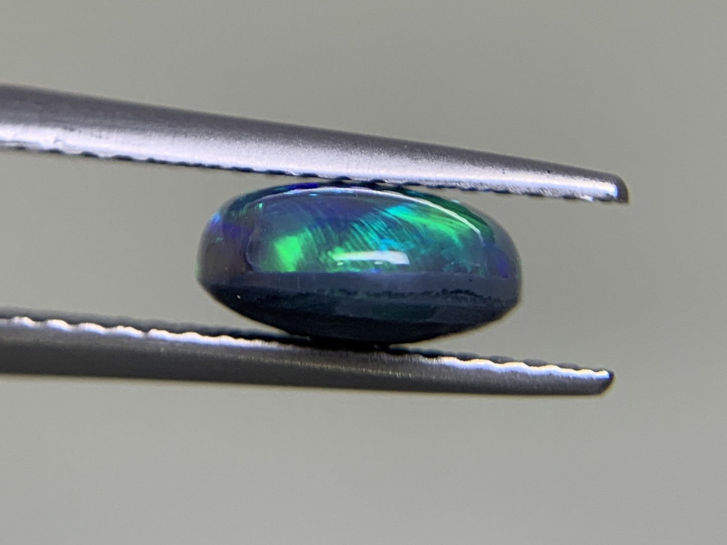 ブラックオパール 1.941ct 宝石ソーティング付き 9.6㎜×8.2㎜×4.0㎜ ルース( 裸石 ) 2039Y