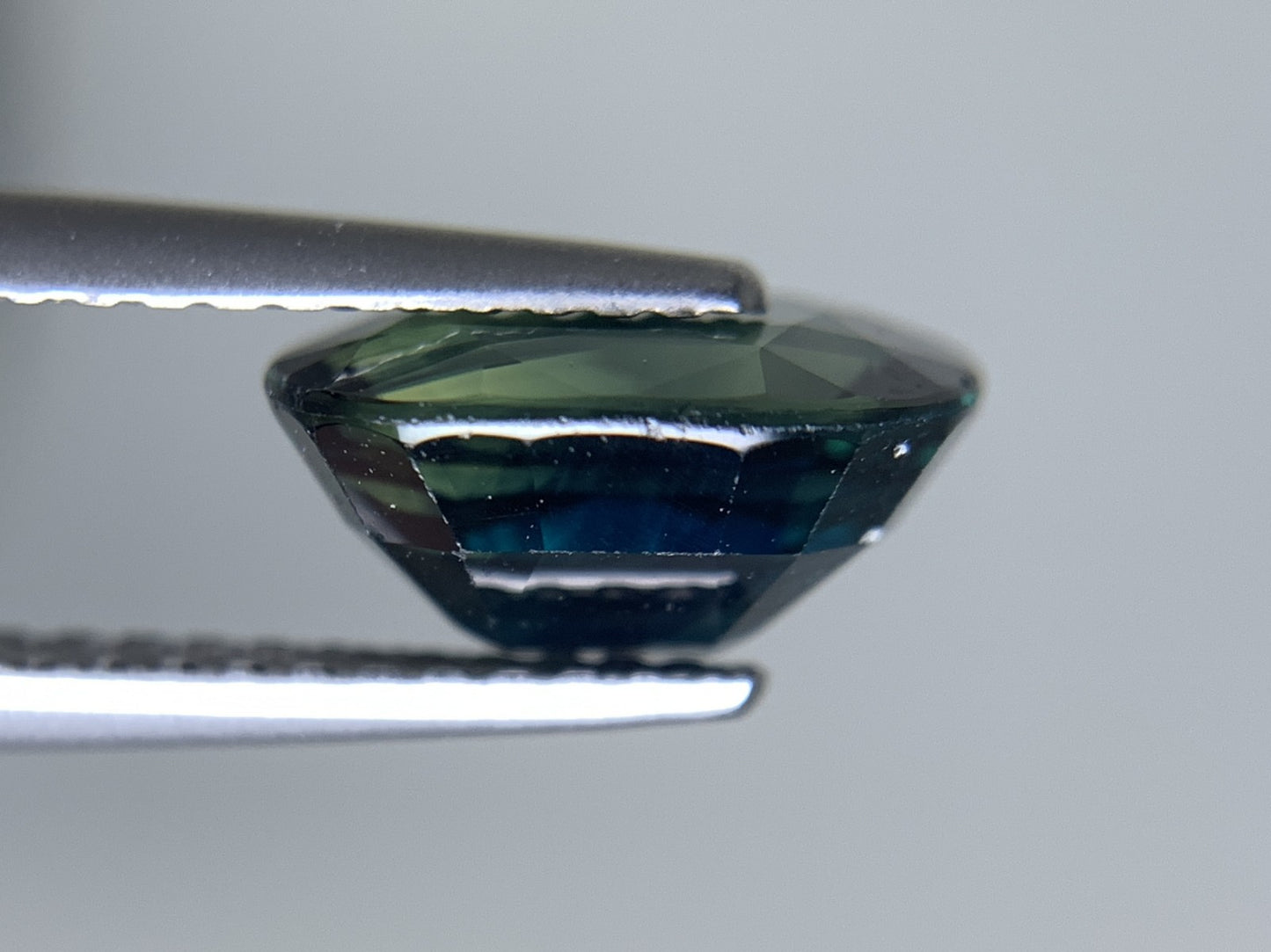 サファイア 天然 2.647ct 中央宝石ソーティング付き 9.22㎜×6.89㎜×4.60㎜ ルース( 裸石 ) 5356Y