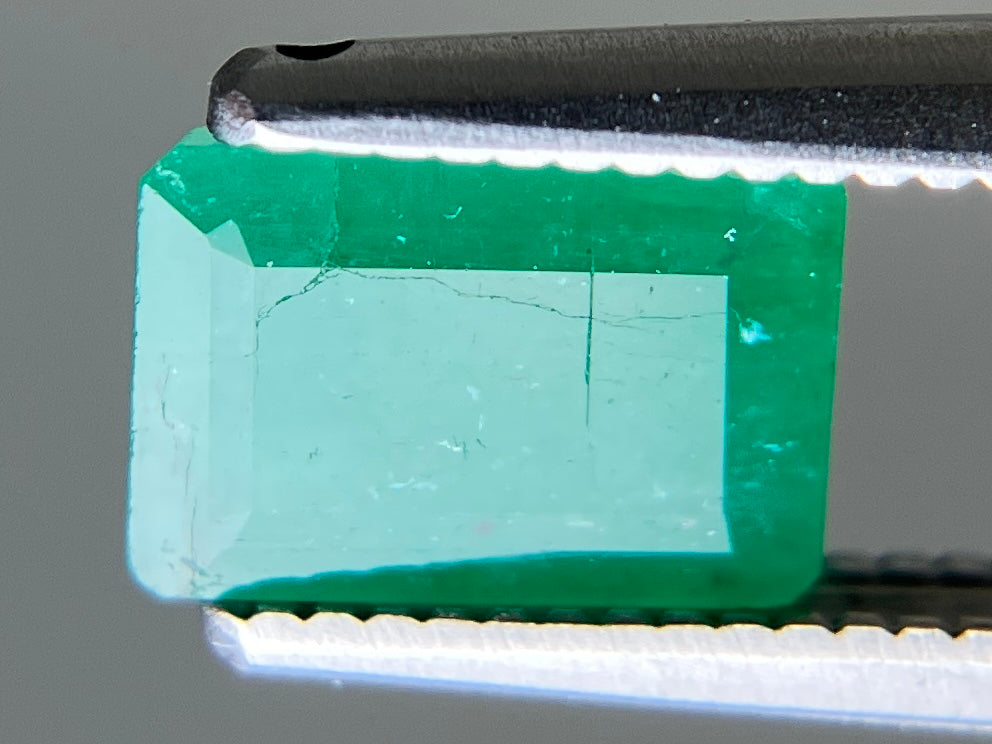 エメラルド 天然 1.301ct 宝石ソーティング付き 7.1㎜×4.9㎜×4.3㎜ ルース( 裸石 ) 7741YY