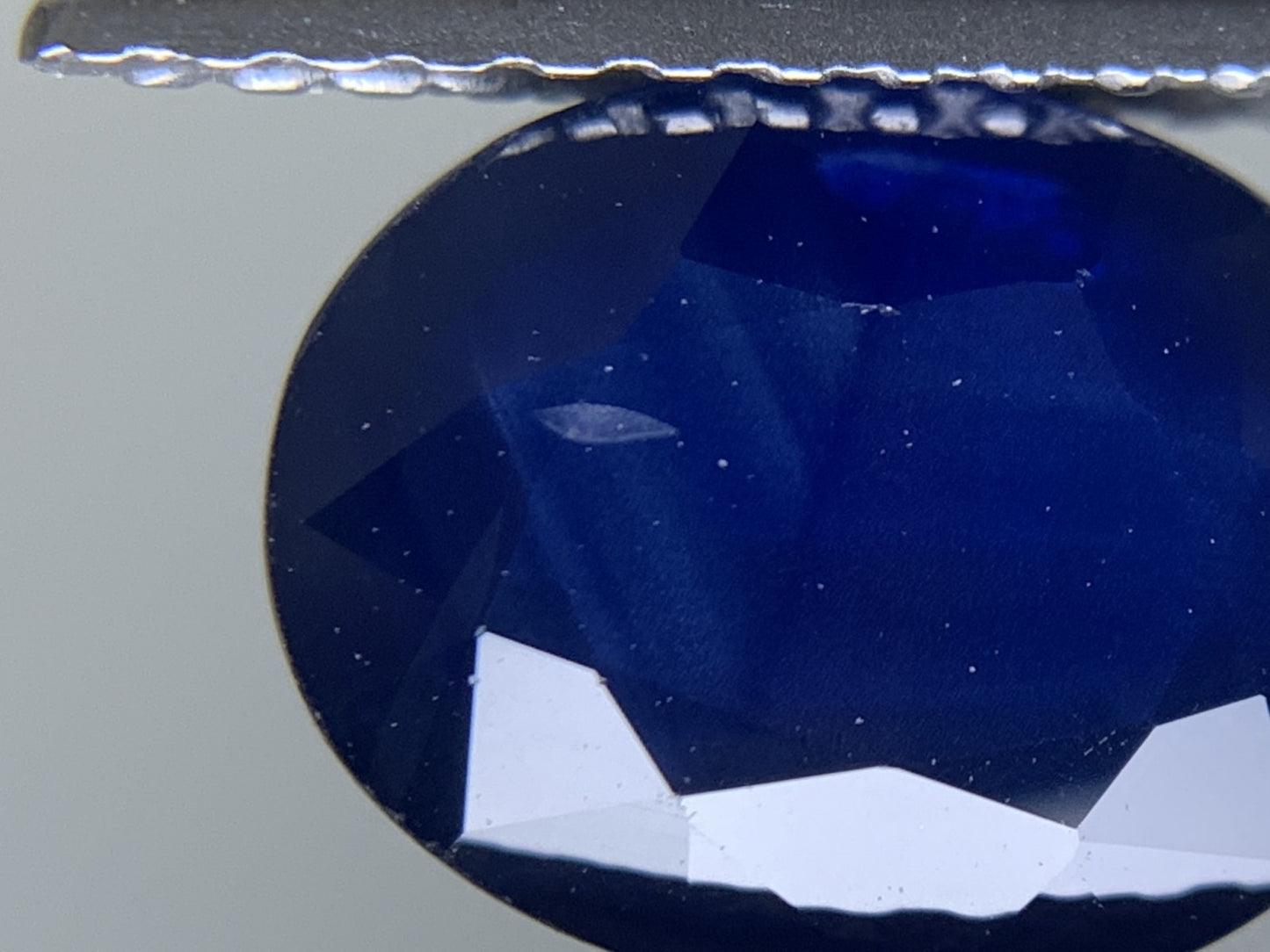 サファイア 天然 2.129ct 中央宝石ソーティング付き 9.06㎜×7.09㎜×3.49㎜ ルース( 裸石 ) 5427Y