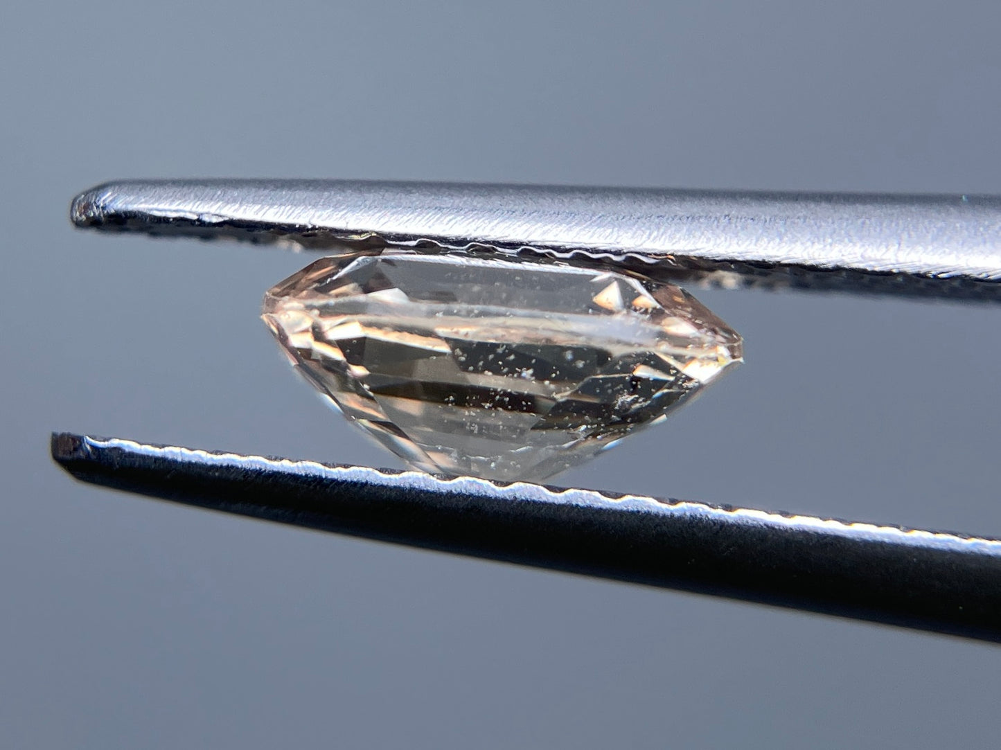 サファイア ファンシーカラー 1.836ct 中央宝石ソーティング付き 7.68㎜×6.62㎜×3.87㎜ ルース( 裸石 ) 2929S