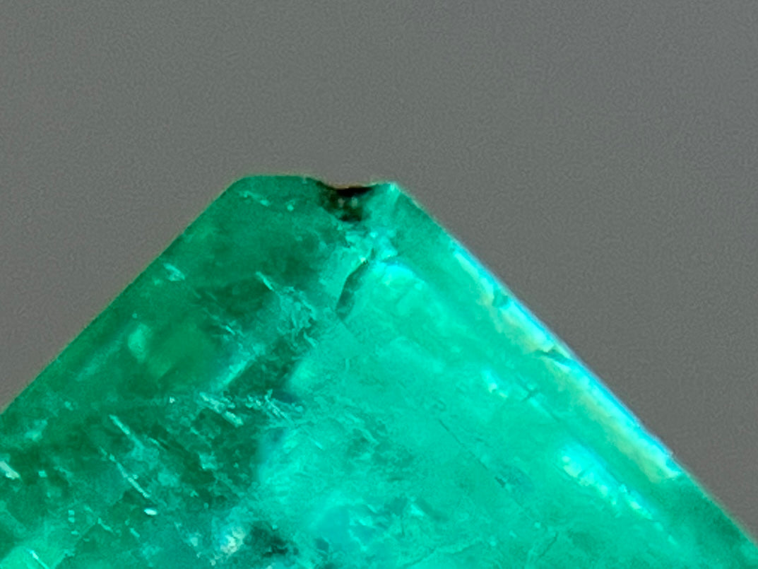 エメラルド 天然 0.968ct 宝石ソーティング付き 6.3㎜×5.6㎜×3.6㎜ ルース( 裸石 ) 7724YY