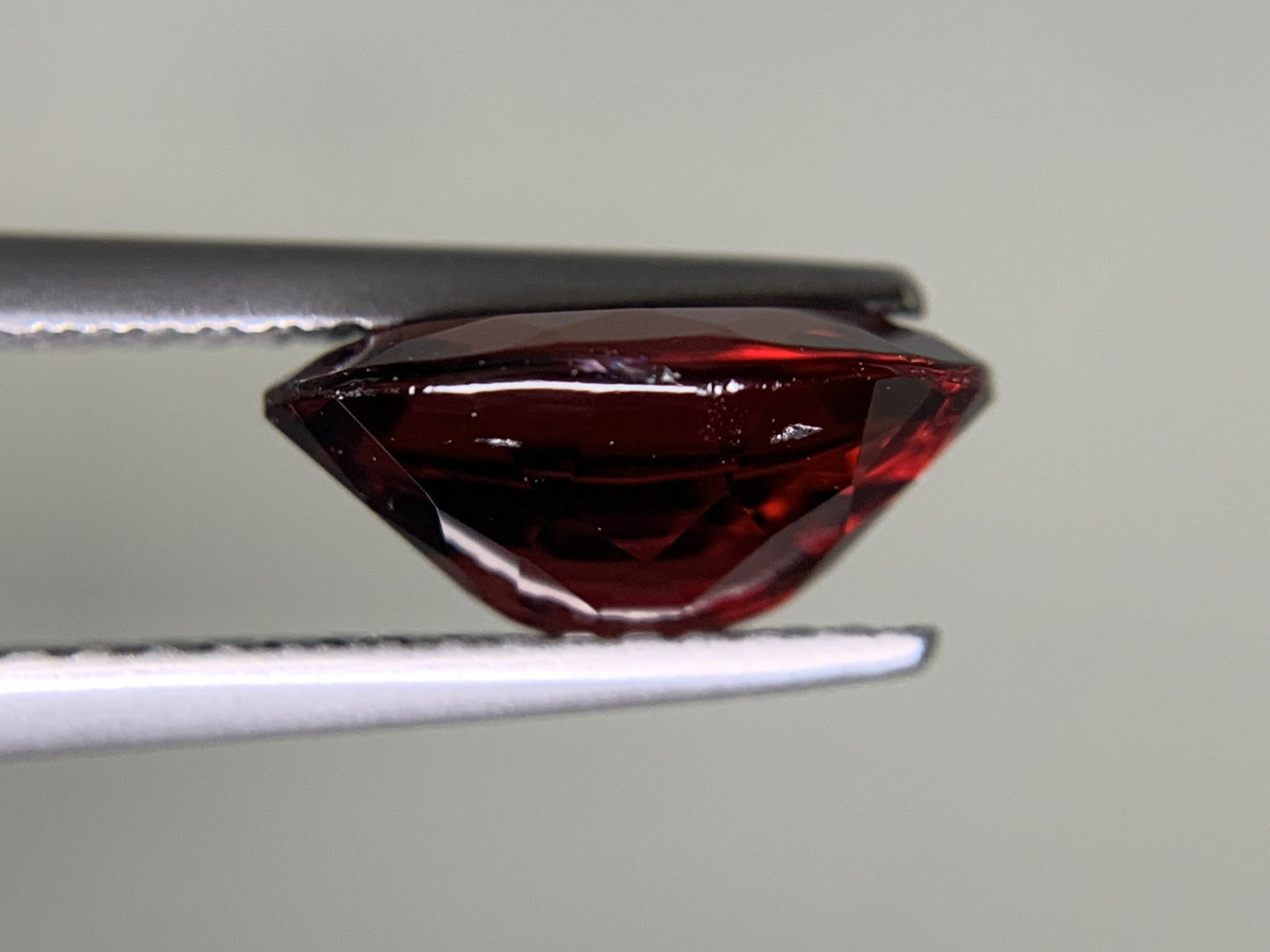 ガーネット 2.823ct 宝石ソーティング付き 10.0㎜×7.7㎜×4.4㎜ ルース( 裸石 ) 2049Y
