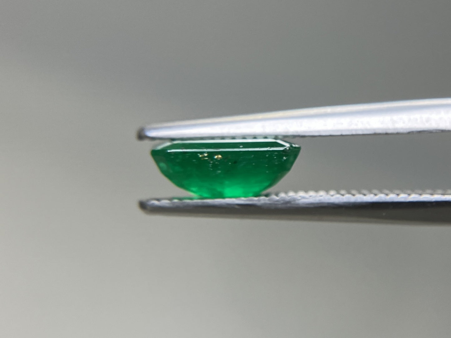 エメラルド 天然 1.279ct 宝石ソーティング付き 8.1㎜×5.6㎜×3.3㎜ ルース( 裸石 ) 7775YY