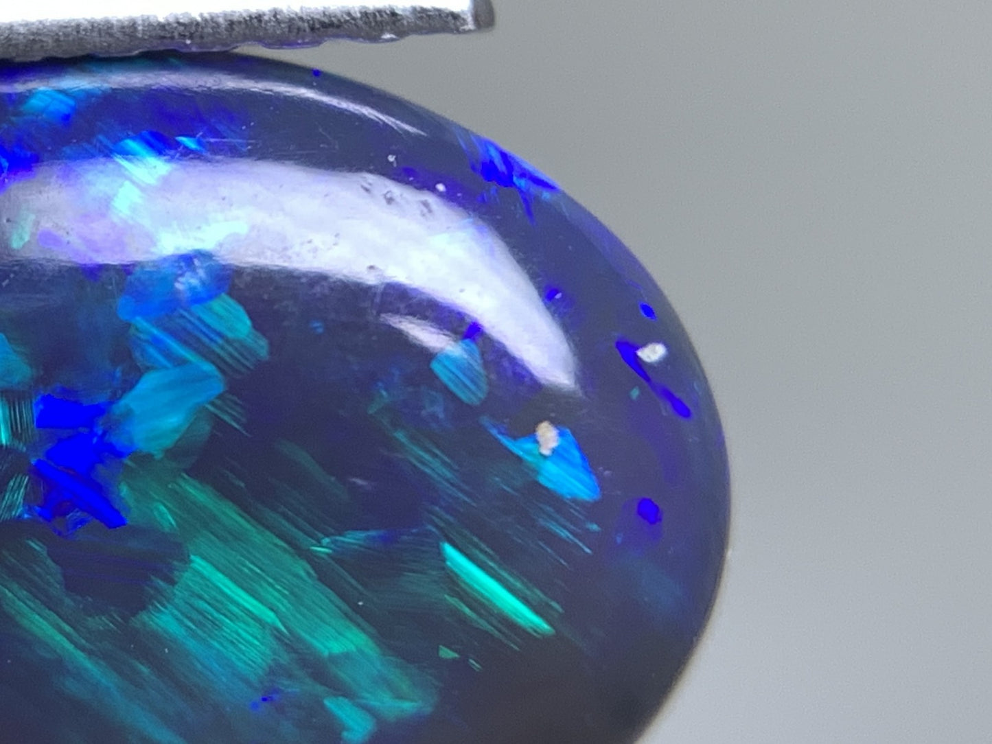 ブラックオパール 天然 3.755ct 中央宝石ソーティング付き 13.2㎜×9.1㎜×5.5㎜ ルース( 裸石 ) 6917Y