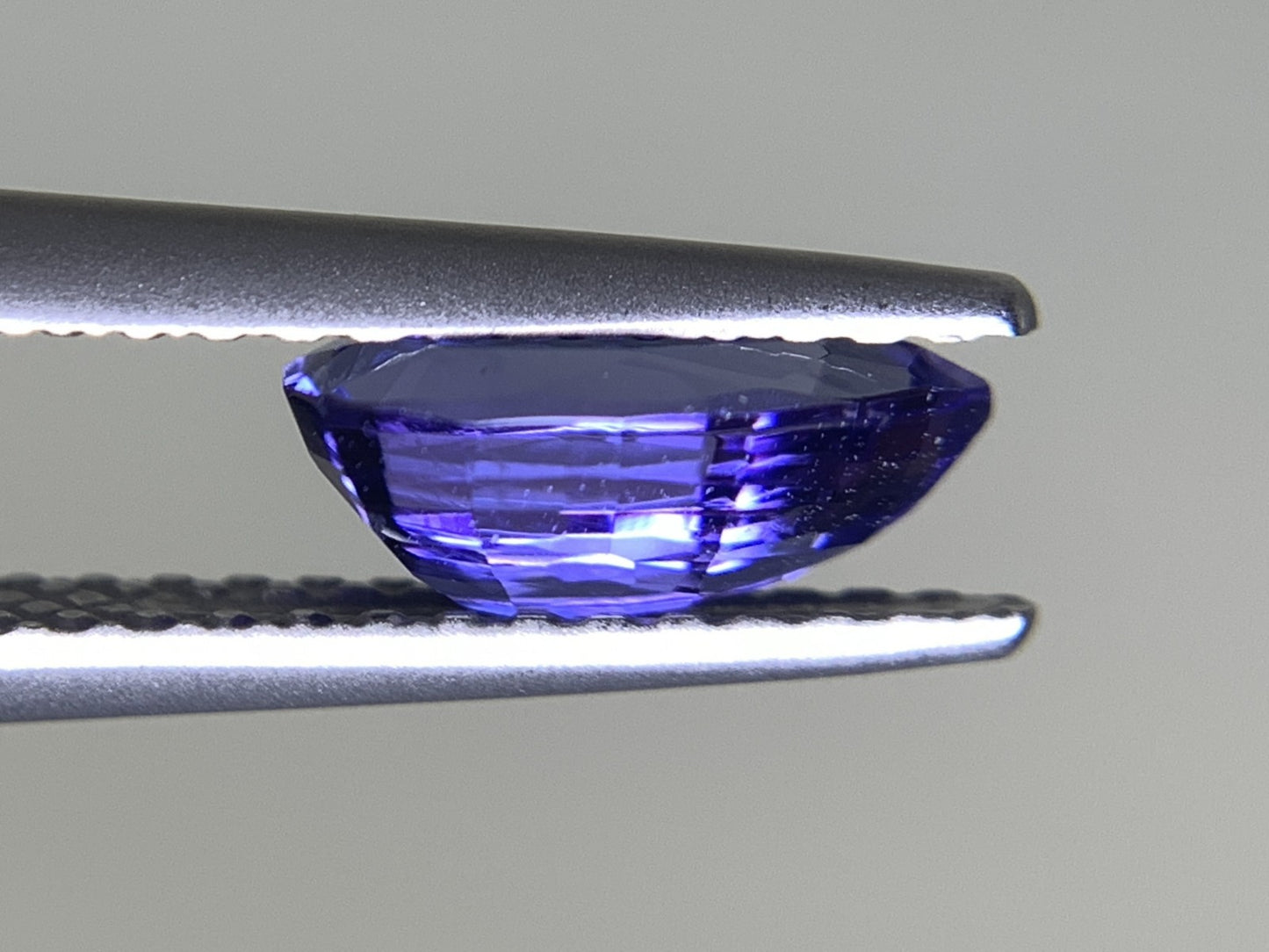 タンザナイト 1.008ct 宝石ソーティング付き 8.0㎜×5.1㎜×3.3㎜ ルース( 裸石 ) 2996Y