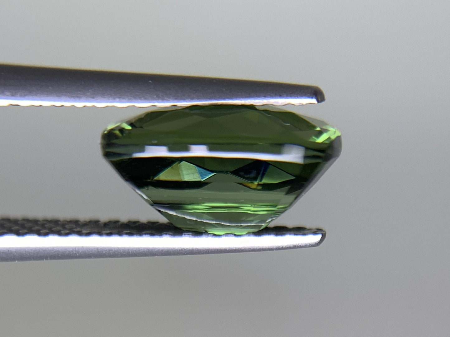 グリーントルマリン 天然 3.327ct 宝石ソーティング付き 10.0㎜×8.0㎜×5.5㎜ ラッピング無料 ルース( 裸石 ) 5102Y
