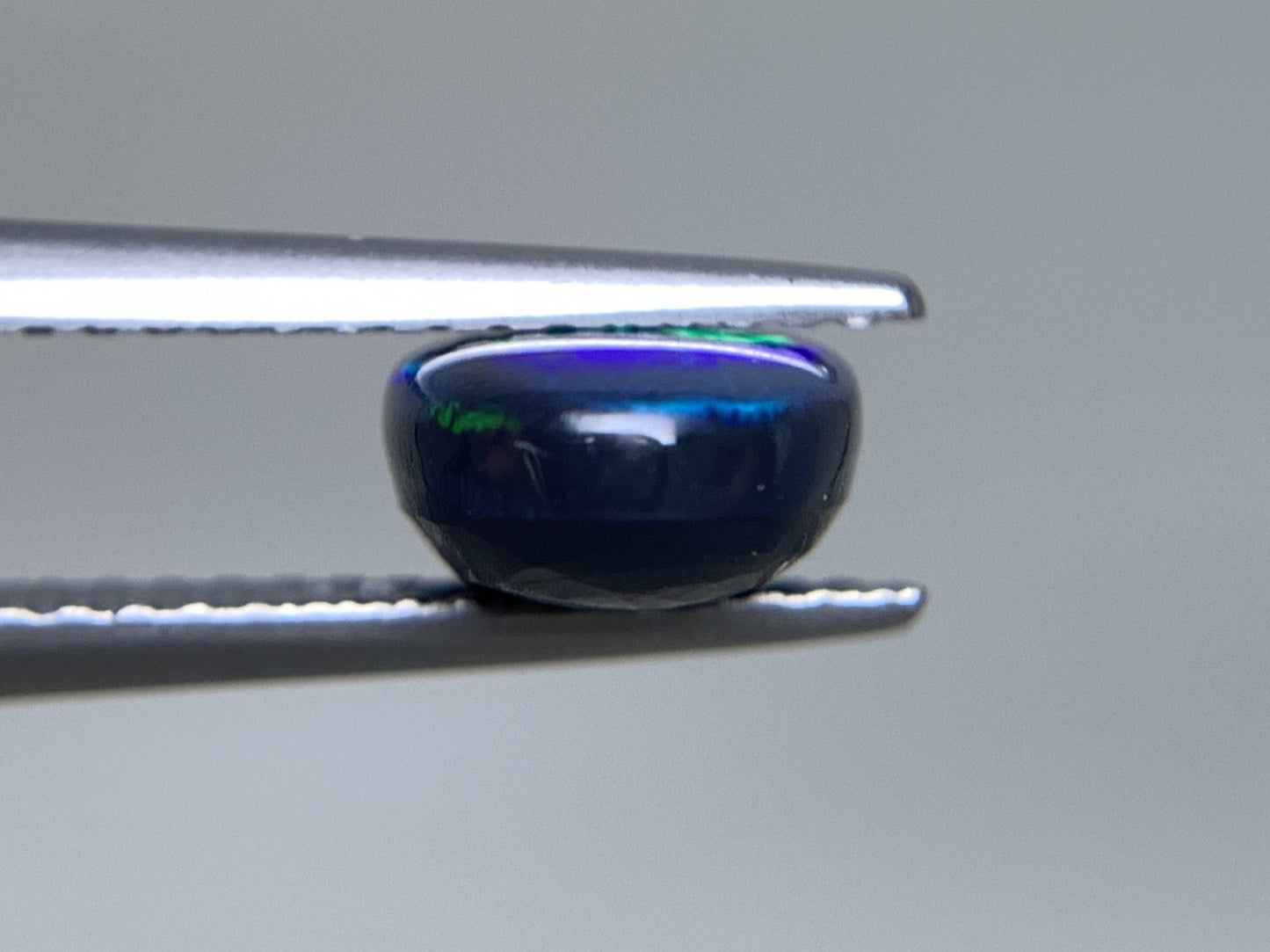 ブラックオパール 天然 1.800ct 中央宝石ソーティング付き 10.5㎜×6.8㎜×3.8㎜ ルース( 裸石 ) 6876Y