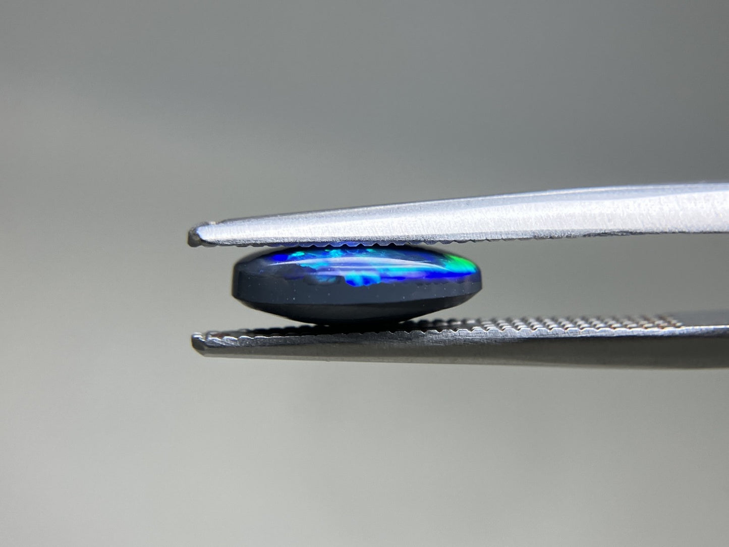 ブラックオパール 天然 1.436ct 中央宝石ソーティング付き 9.9㎜×7.6㎜×3.3㎜ ルース( 裸石 ) 7664YY