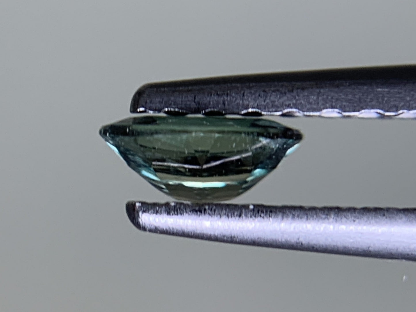 アレキサンドライト 0.228ct 中央宝石ソーティング付き 4.55㎜×3.49㎜×1.93㎜ ルース( 裸石 ) 3797Y