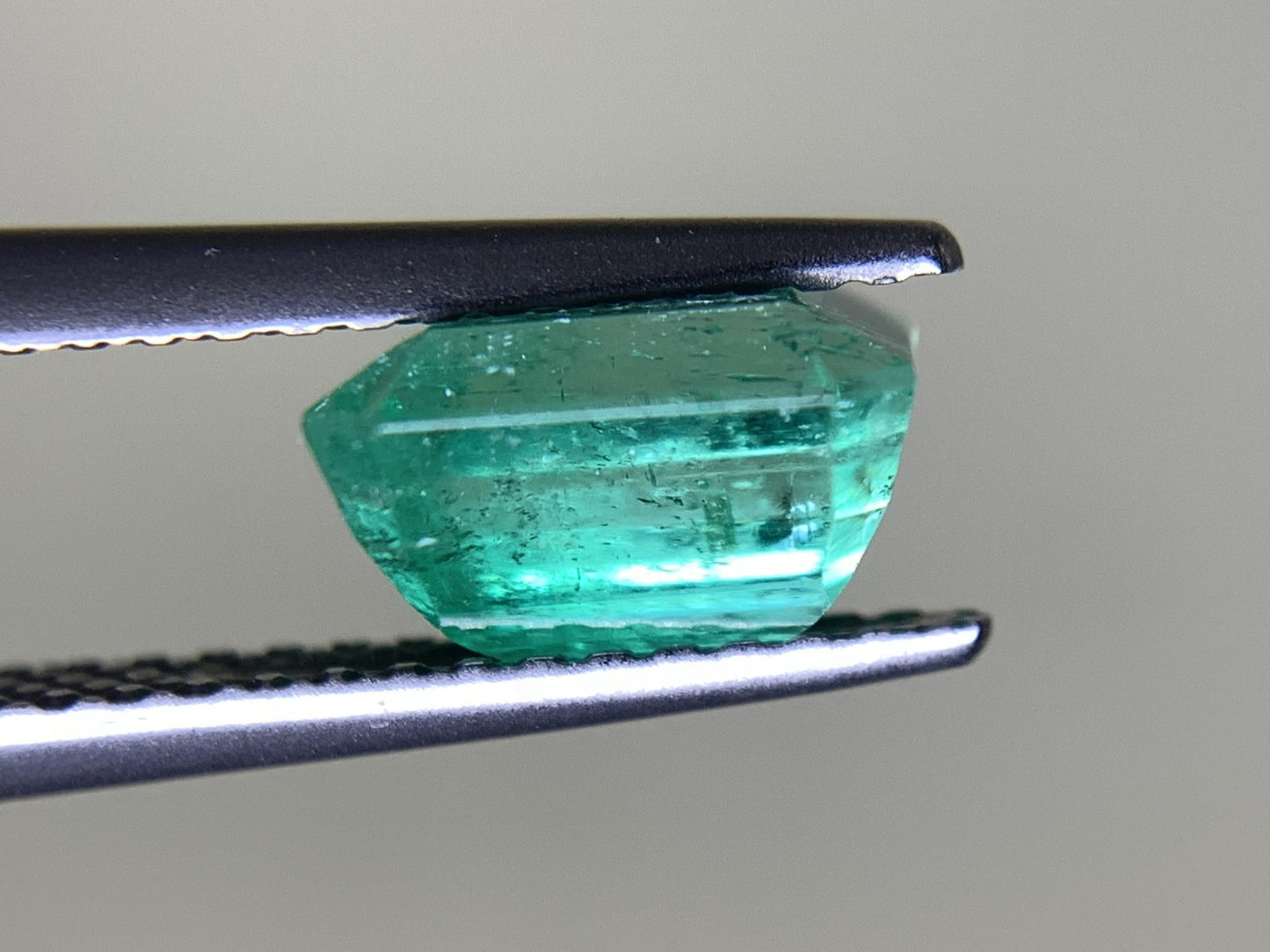 エメラルド 1.824ct 宝石ソーティング付き 7.49㎜×6.98㎜×4.59㎜ ルース( 裸石 ) 3010Y