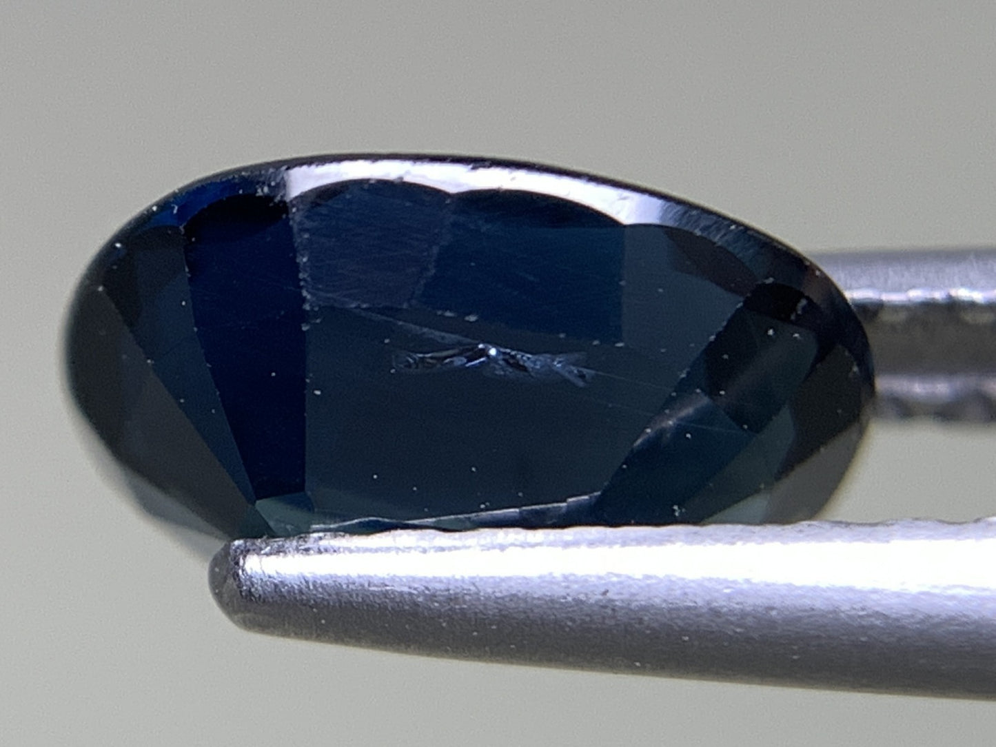 サファイア 天然 1.374ct 中央宝石ソーティング付き 8.06㎜×6.35㎜×2.96㎜ ルース( 裸石 ) 6502Y
