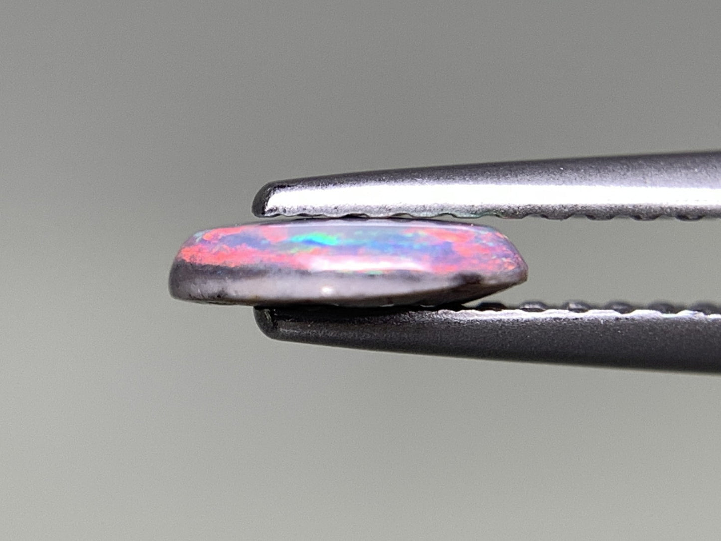 ブラックオパール 0.382ct 宝石ソーティング付き 6.9㎜×4.9㎜×1.6㎜ ルース( 裸石 ) 3086Y