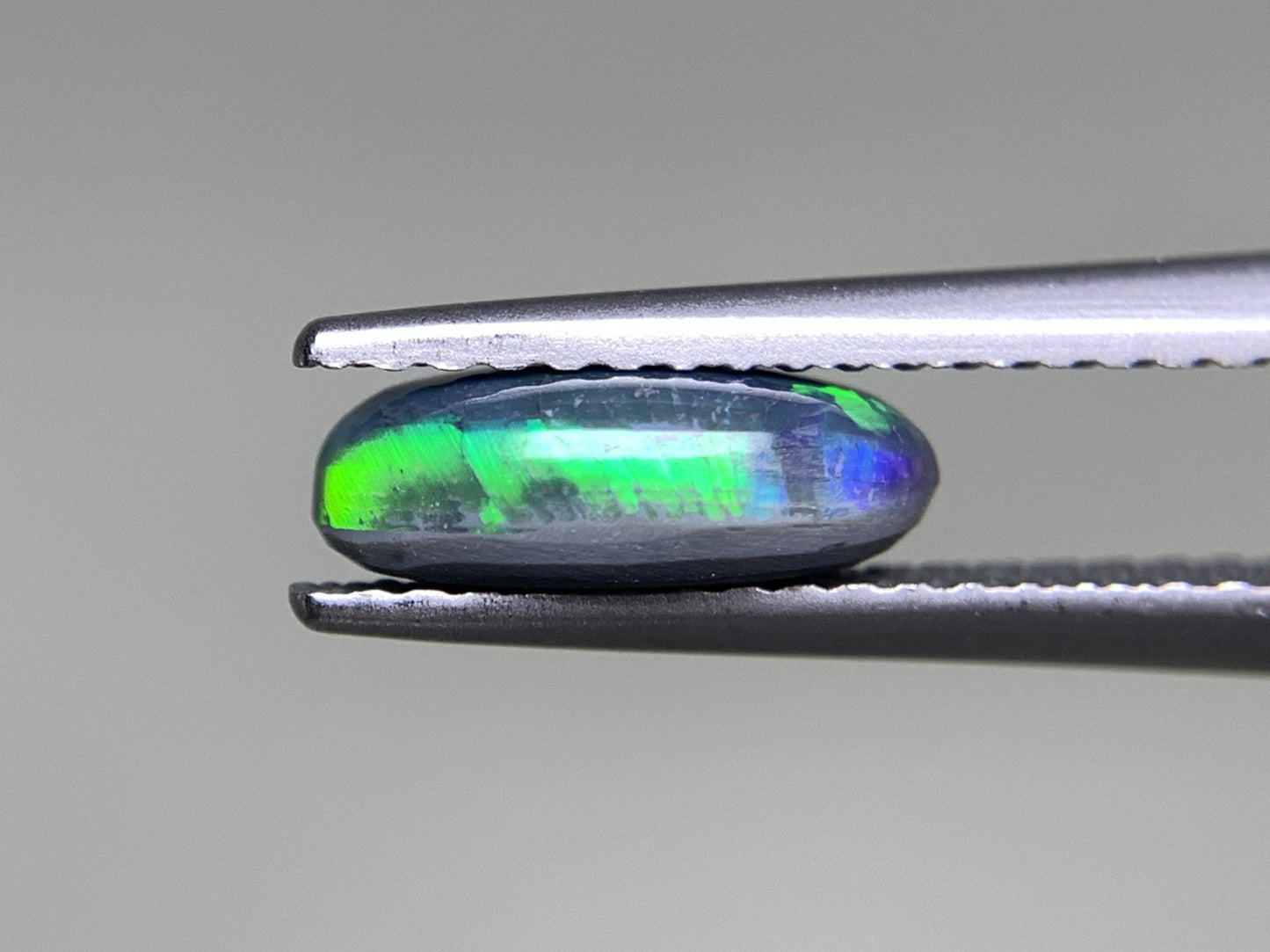 ブラックオパール 1.052ct 宝石ソーティング付き 9.4㎜×5.2㎜×3.1㎜ ルース( 裸石 ) 3066Y