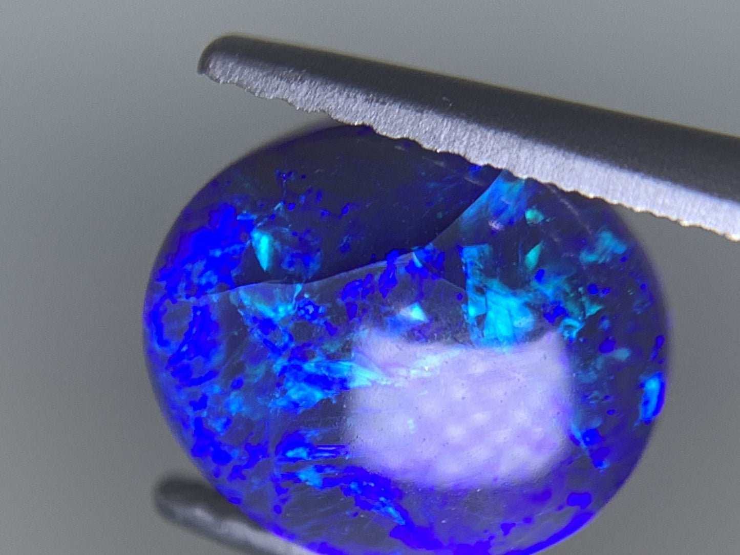 ブラックオパール 2.261ct 宝石ソーティング付き 9.7㎜×8.5㎜×4.7㎜ ルース( 裸石 ) 3085Y
