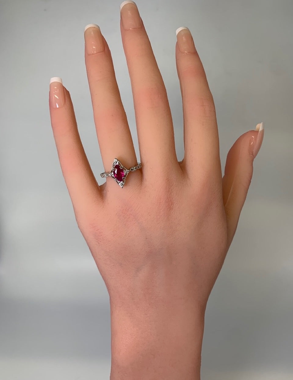 ルビー 1.03ct ミャンマー産 Myanmar Pigeon blood AIGS鑑別書 D0.31ct PT900 4.1g 指輪 (JP11号) サイズ直し無料 7351S