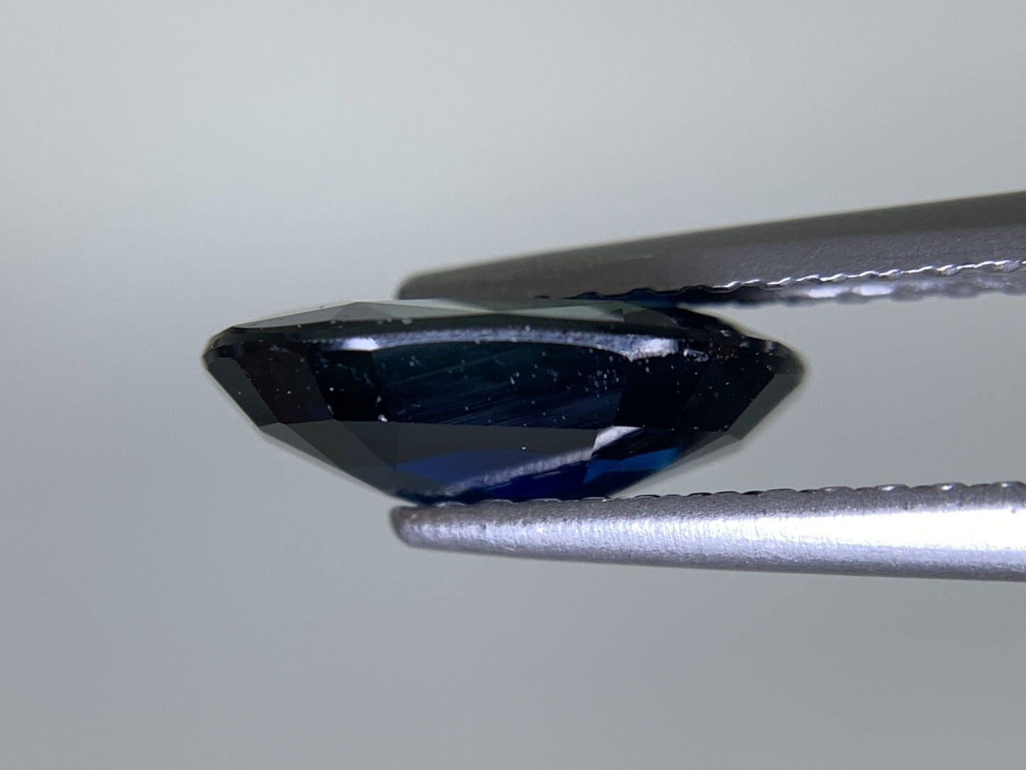 サファイア 天然 2.048ct 宝石ソーティング付き 9.7㎜×6.6㎜×3.2㎜ ルース( 裸石 ) 2250Y