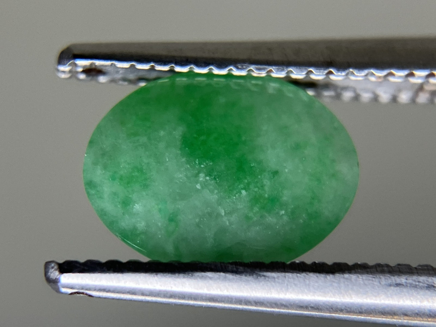 ひすい(ヒスイ 翡翠) 1.405ct 宝石ソーティング付き 8.3㎜×6.4㎜×2.8㎜ ルース( 裸石 ) 4520YY