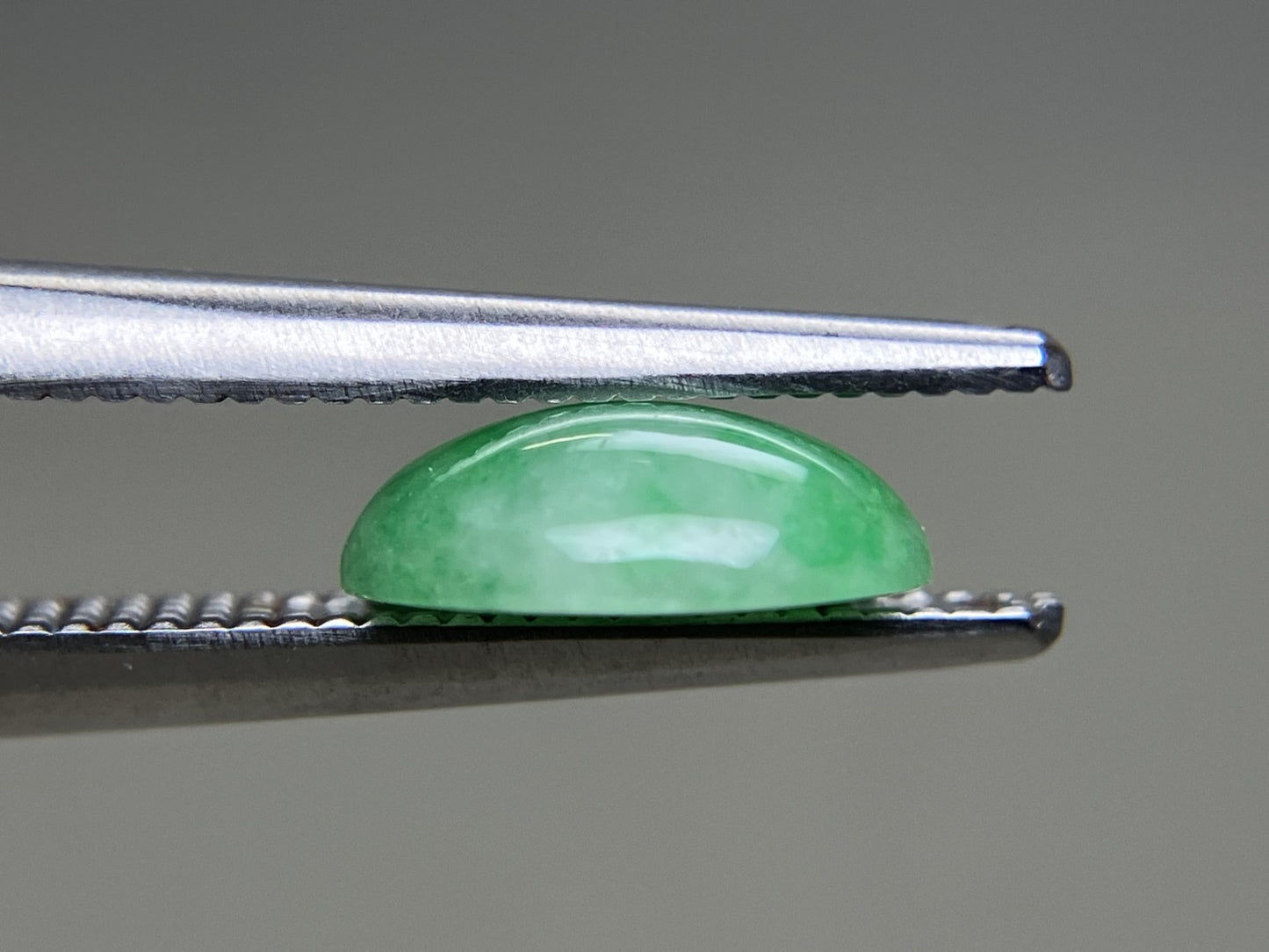ひすい(ヒスイ 翡翠) 1.405ct 宝石ソーティング付き 8.3㎜×6.4㎜×2.8㎜ ルース( 裸石 ) 4520YY