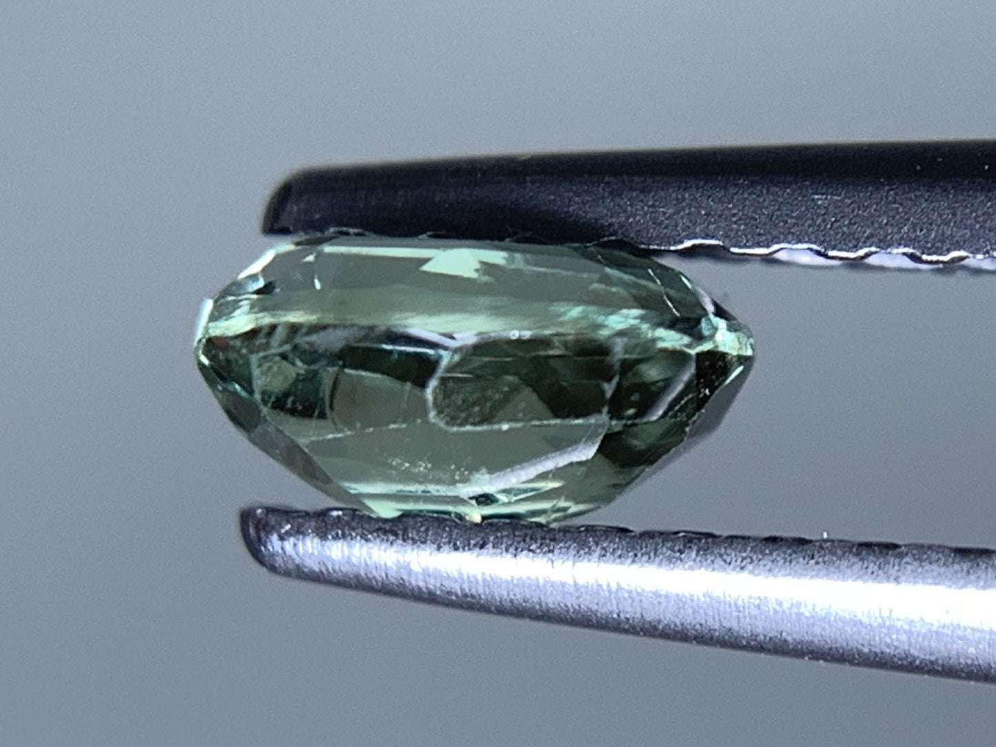 クリソベリル 天然 0.558ct 中央宝石ソーティング付き 5.33㎜×4.27㎜×2.72㎜ ルース( 裸石 ) 7042Y