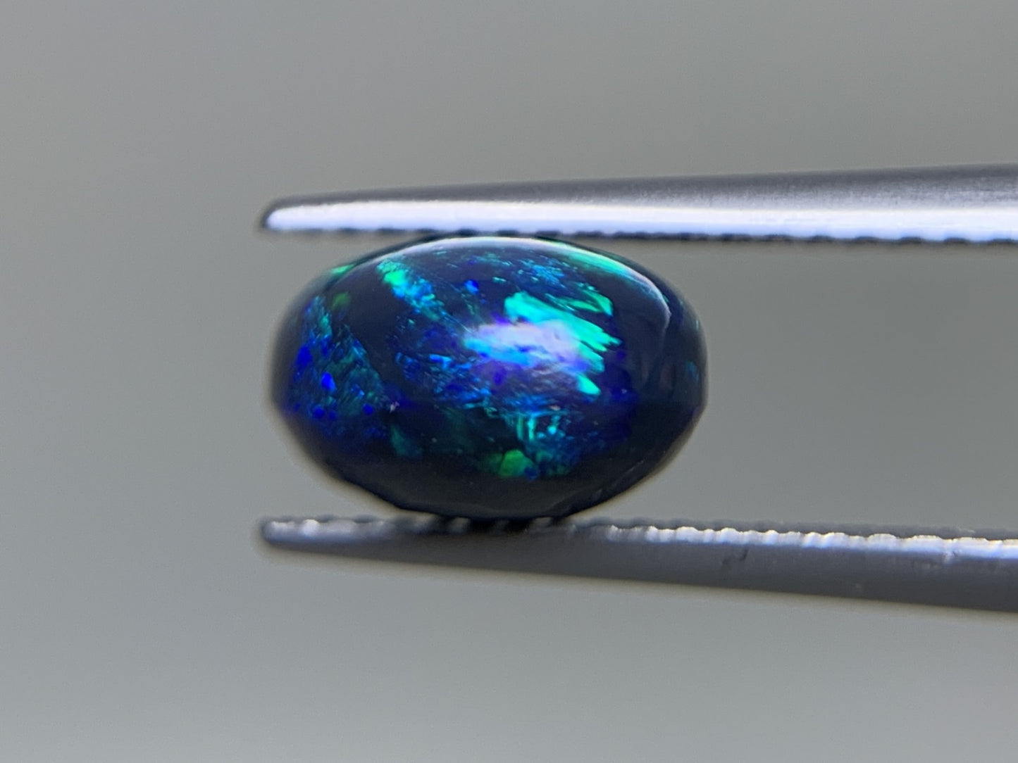 ブラックオパール 天然 3.802ct 中央宝石ソーティング付き 11.6㎜×9.0㎜×6.1㎜ ルース( 裸石 ) 6065Y