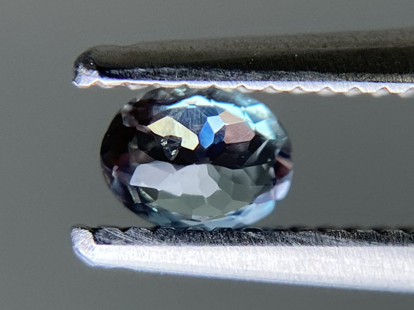 アレキサンドライト 0.232ct 中央宝石ソーティング付き 4.21㎜×3.25㎜×2.32㎜ 天然 ルース( 裸石 ) 4622YY