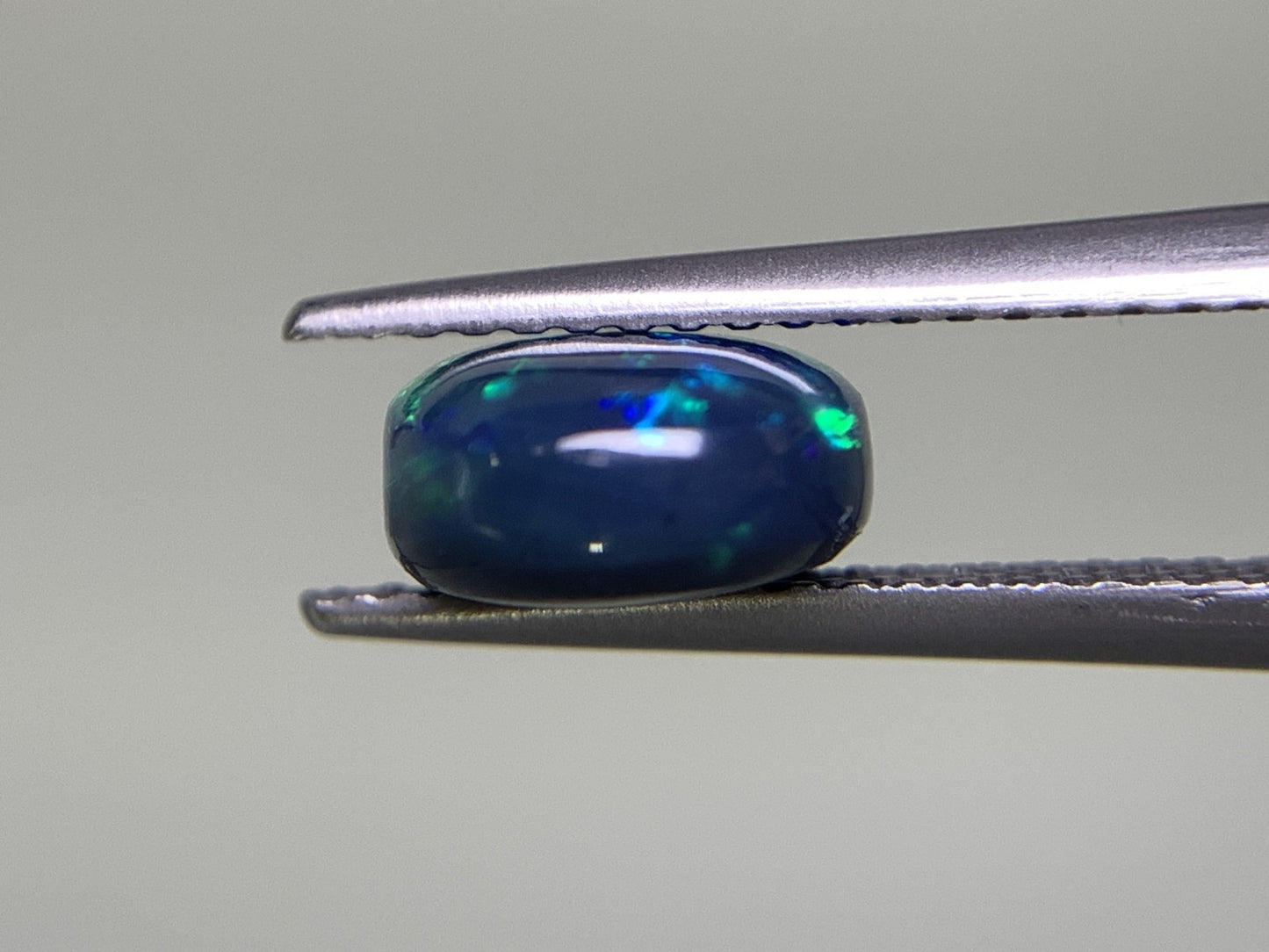 ブラックオパール 2.185ct 宝石ソーティング付き 10.1㎜×7.7㎜×4.0㎜ ルース( 裸石 ) 2588Y