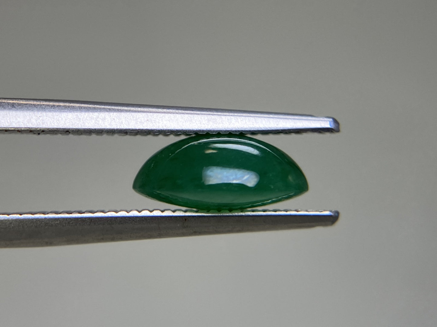 ひすい(ヒスイ 翡翠) 2.315ct 宝石ソーティング付き 9.4㎜×7.1㎜×4.0㎜ ルース( 裸石 ) 4723YY