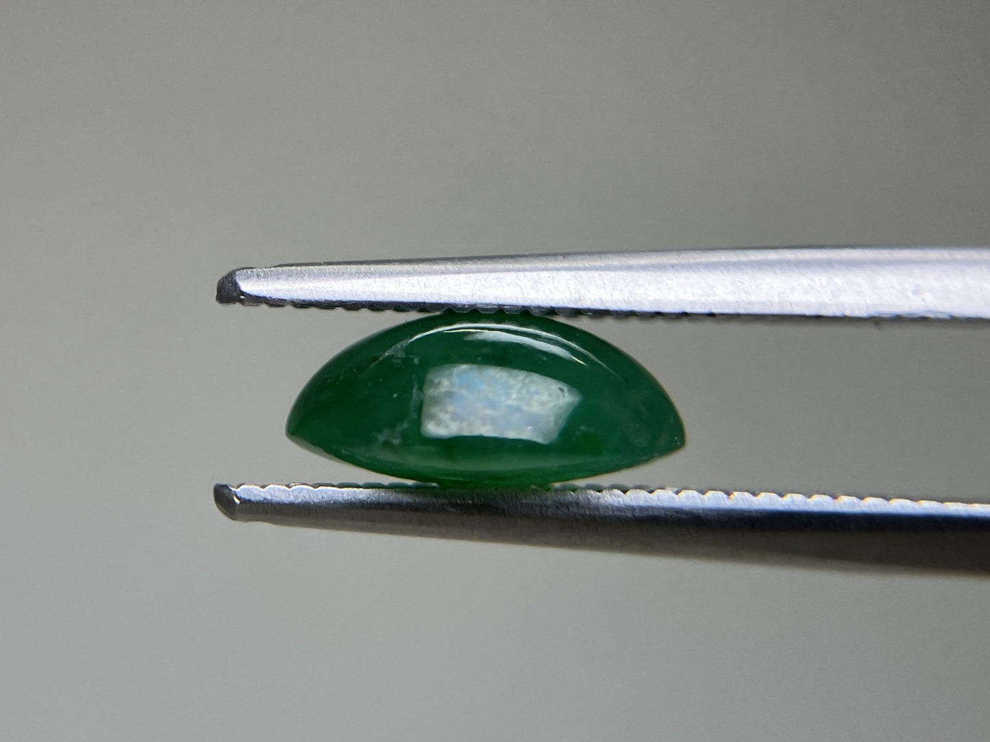 ひすい(ヒスイ 翡翠) 2.315ct 宝石ソーティング付き 9.4㎜×7.1㎜×4.0㎜ ルース( 裸石 ) 4723YY