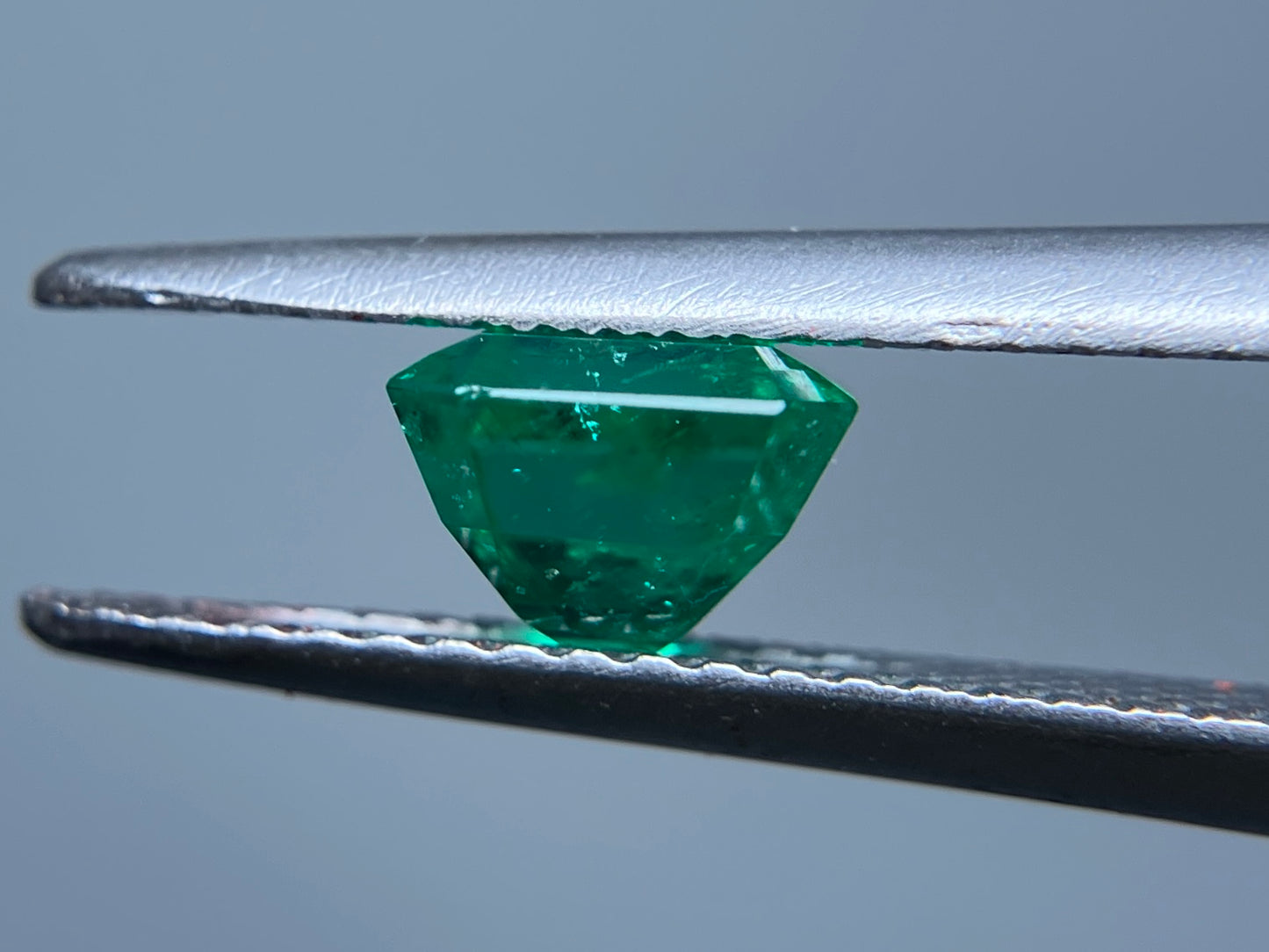 エメラルド 0.924ct 宝石ソーティング付き 5.8㎜×5.4㎜×4.3㎜ ルース( 裸石 ) 1439S