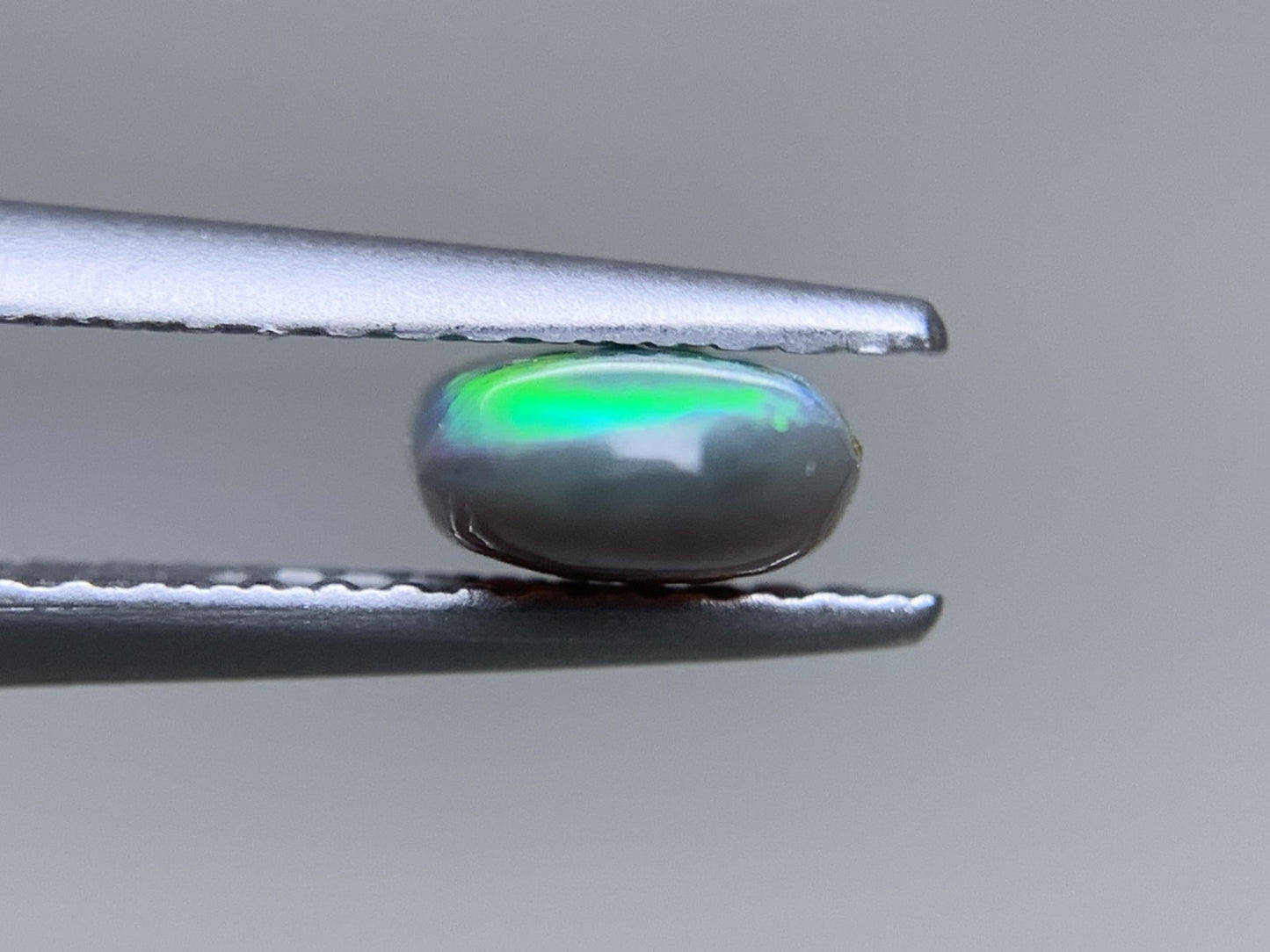ブラックオパール(両面遊色) 天然 1.069ct 中央宝石ソーティング付き 10.3㎜×5.5㎜×2.9㎜ ルース( 裸石 ) 6064Y